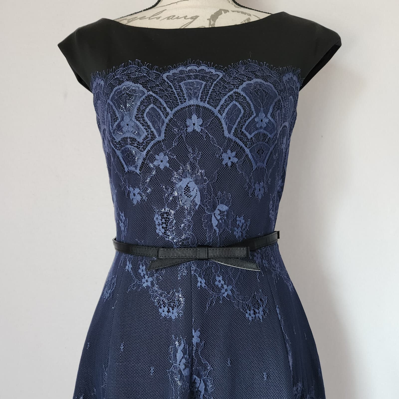 Tadashi Shoji Lace Jersey Formal Even Midi Dress Belt Cap-Sleeve Navy Blue Sz.4 - Thumbnail 2