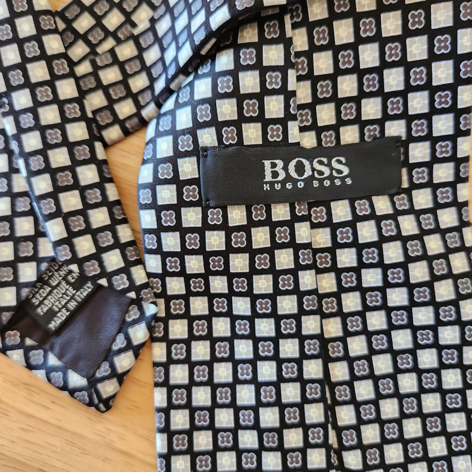 Boss Hugo Boss Made in Italy 100%Silk Geo-Printed Neck Tie Dark-Blue Grey 4"x60" - Thumbnail 4