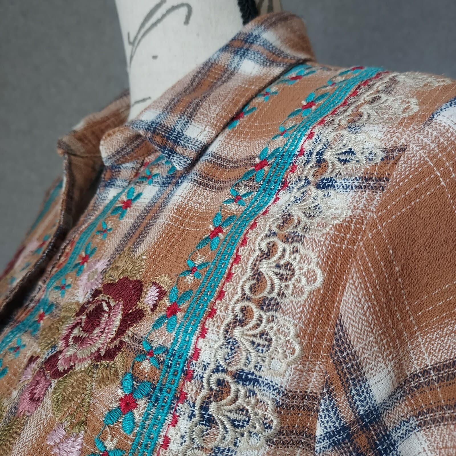 Andree by Unit Floral Embroidered Fringe Plaid Shirt Button Cotton Brown Sz.M - Thumbnail 4