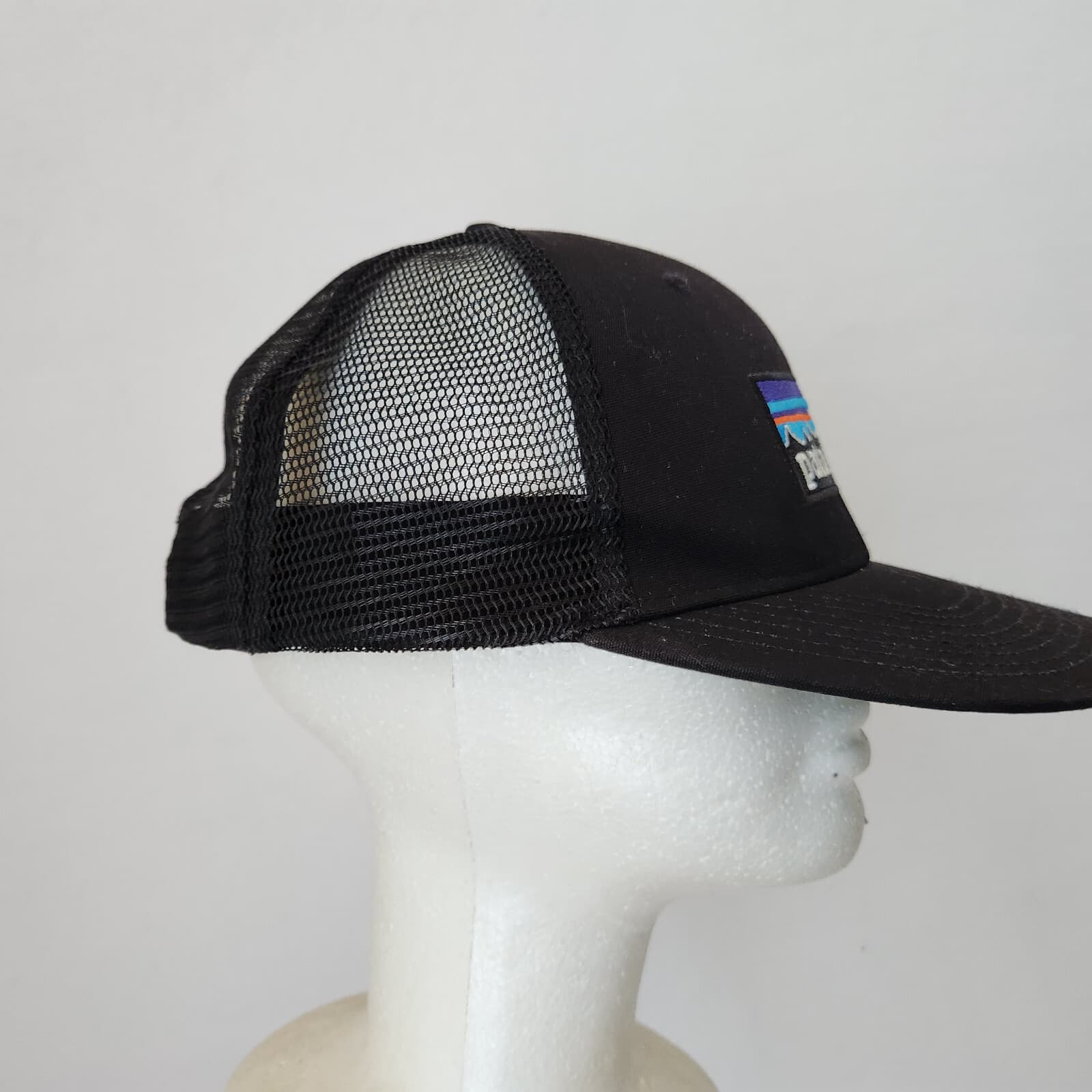 Patagonia P-6 Logo Trucker Hat Snapback-Adjuster Mashback Canvas Netplus Black - Thumbnail 8