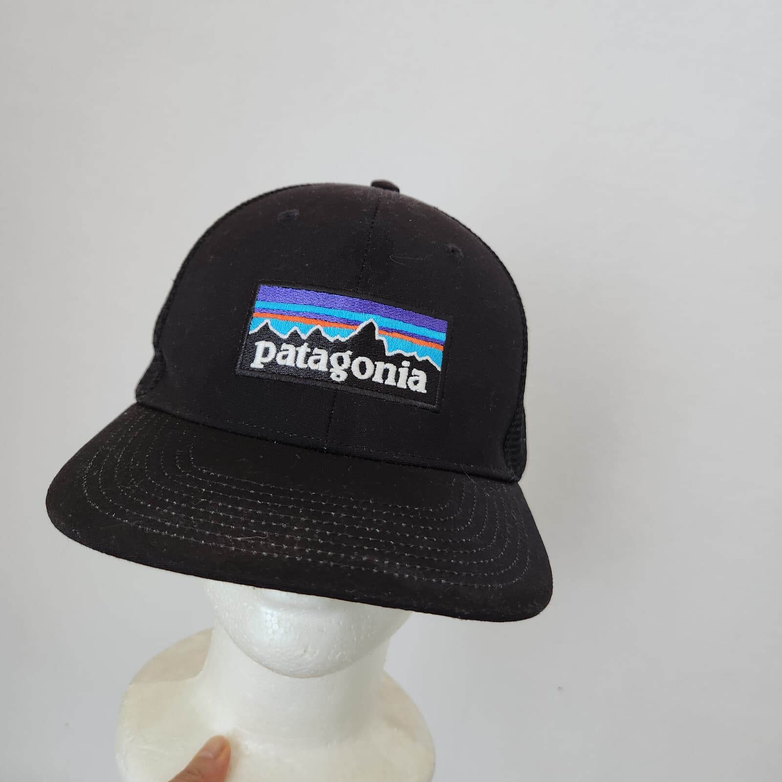 Patagonia P-6 Logo Trucker Hat Snapback-Adjuster Mashback Canvas Netplus Black - Thumbnail 5