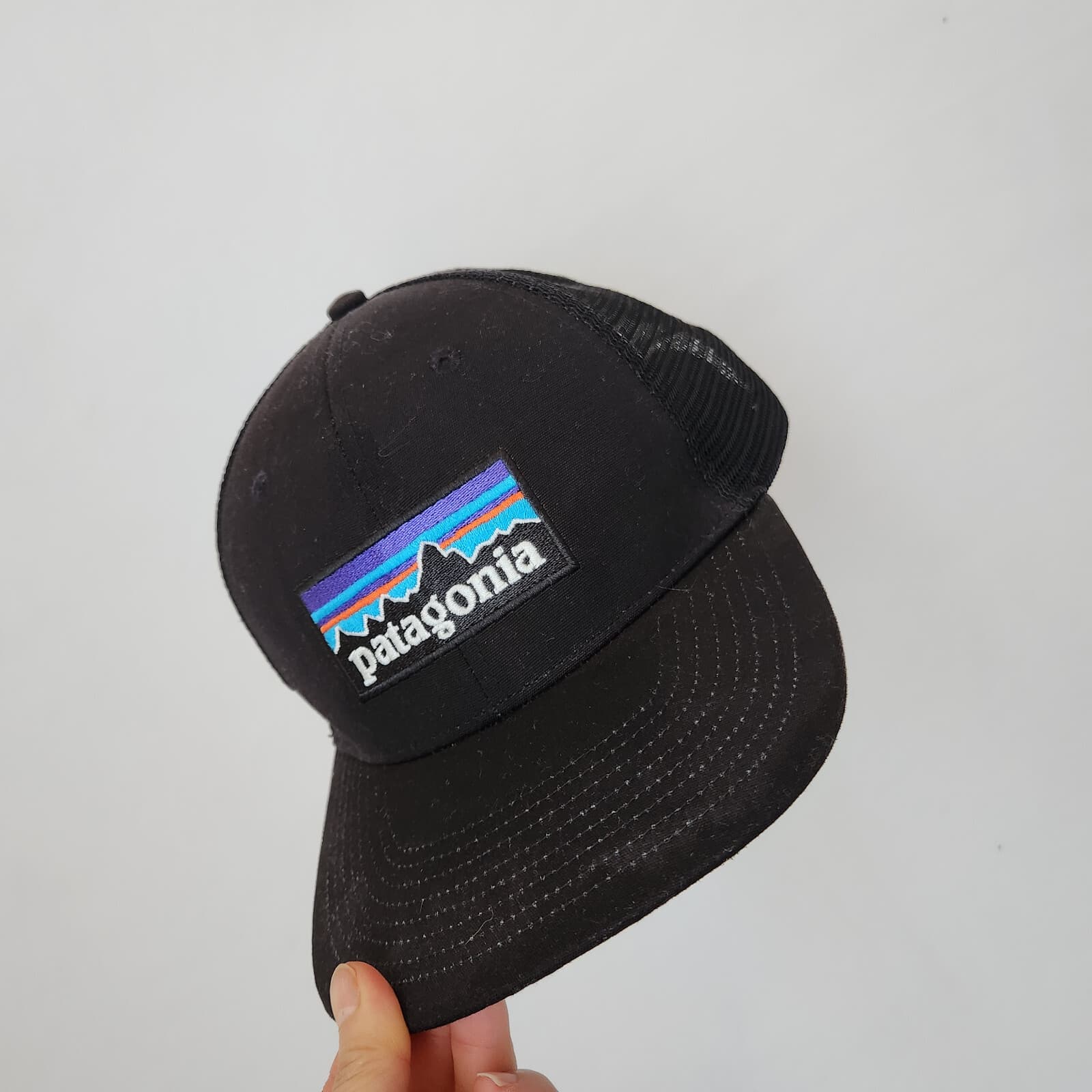 Patagonia P-6 Logo Trucker Hat Snapback-Adjuster Mashback Canvas Netplus Black - Thumbnail 2