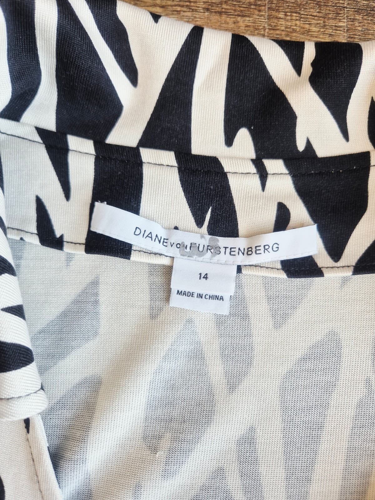 Diane von Furstenberg Amelia Silk Jersey Wrap Dress Black White Abstract Size 14 - Thumbnail 9