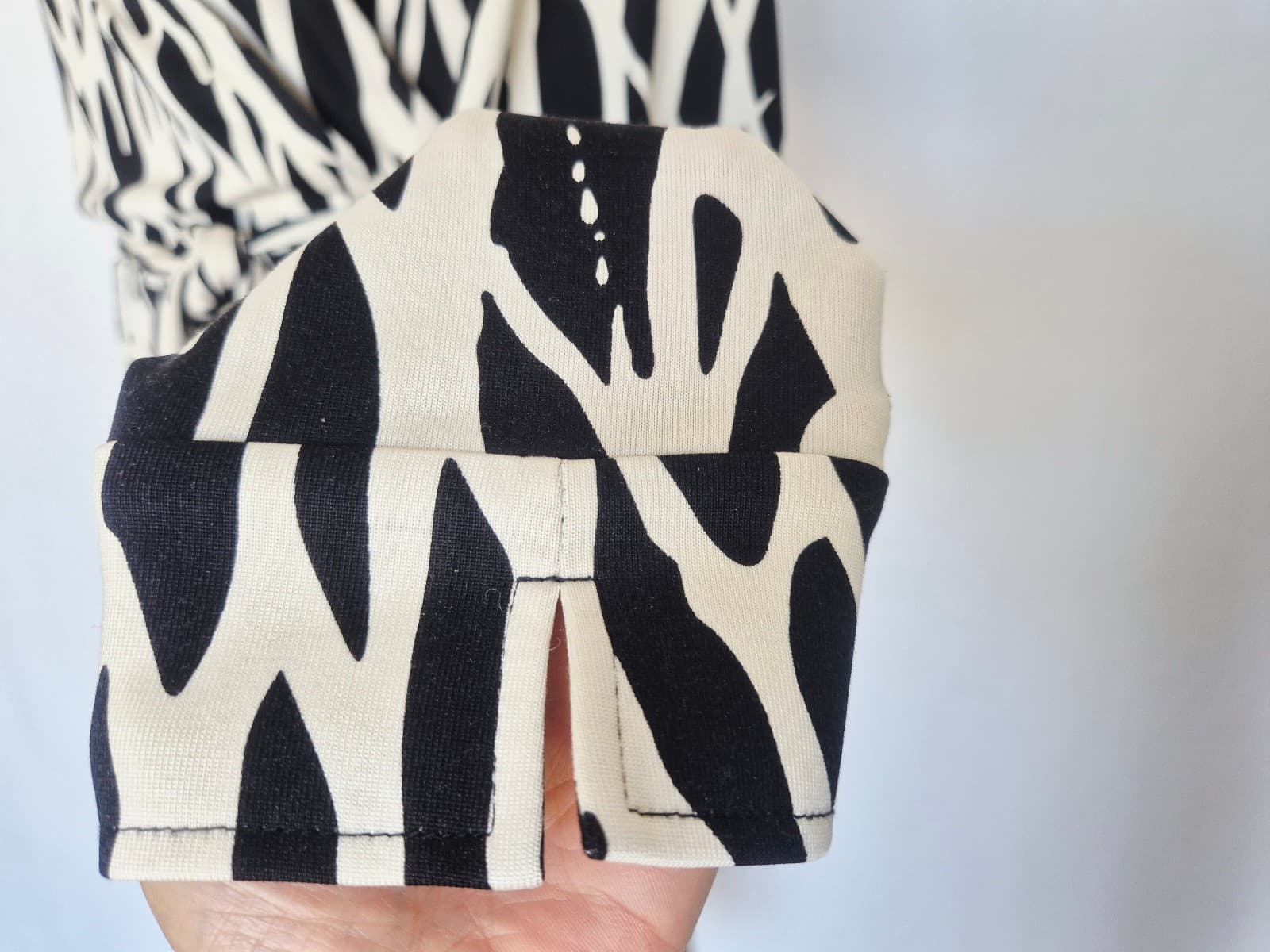 Diane von Furstenberg Amelia Silk Jersey Wrap Dress Black White Abstract Size 14 - Thumbnail 5