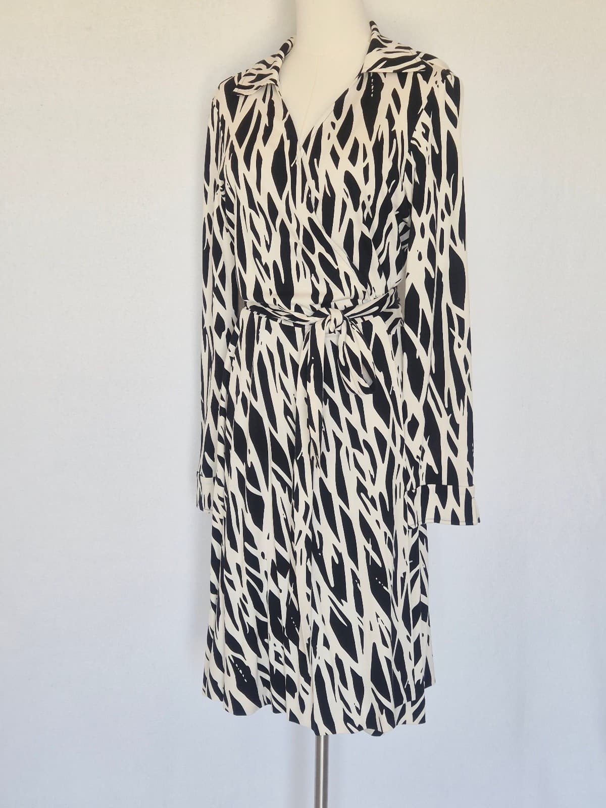 Diane von Furstenberg Amelia Silk Jersey Wrap Dress Black White Abstract Size 14 - Thumbnail 3