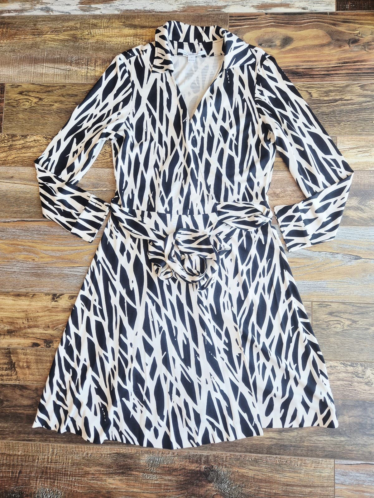 Diane von Furstenberg Amelia Silk Jersey Wrap Dress Black White Abstract Size 14 - Thumbnail 8