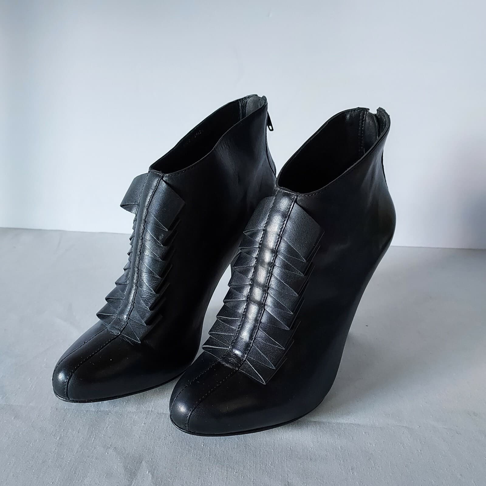 Pour La Victoire Black Leather Stilettos 3" High Heel Ankle Boots Ruffle Zip US5 - Thumbnail 3