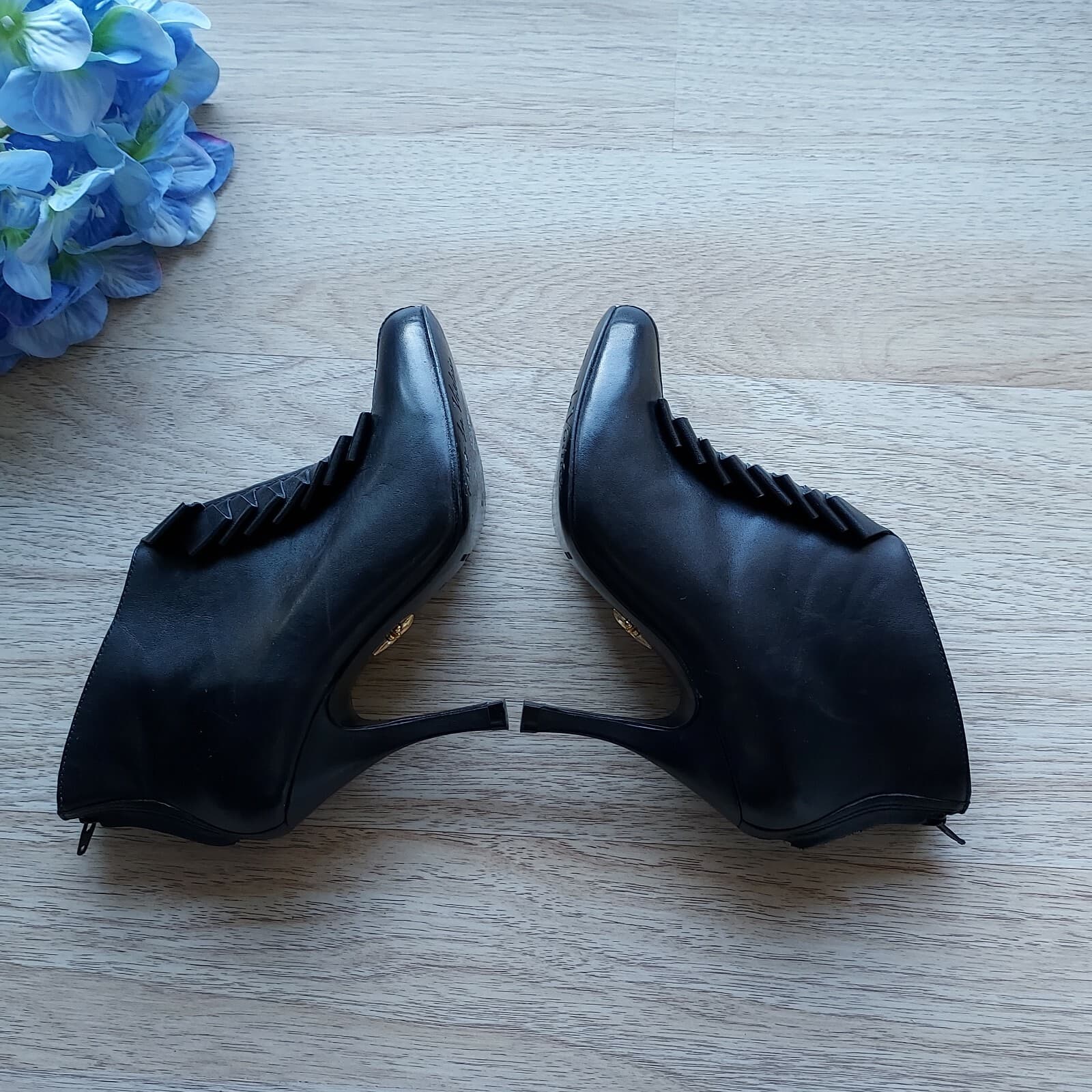 Pour La Victoire Black Leather Stilettos 3" High Heel Ankle Boots Ruffle Zip US5 - Thumbnail 6