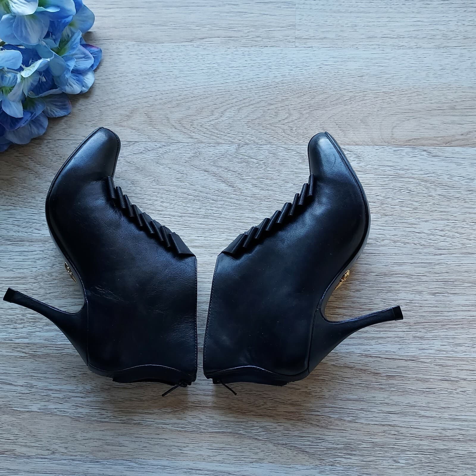 Pour La Victoire Black Leather Stilettos 3" High Heel Ankle Boots Ruffle Zip US5 - Thumbnail 7