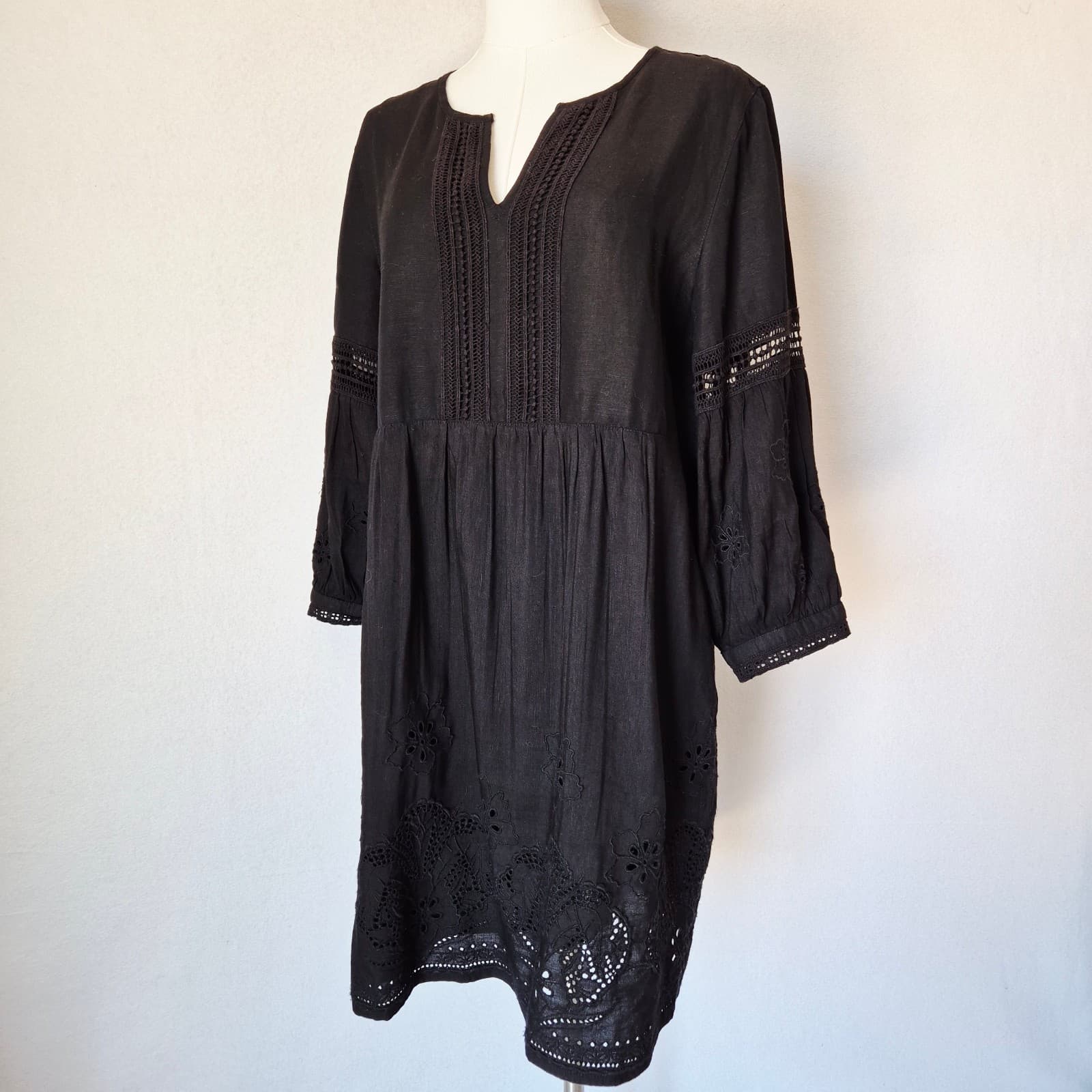Tommy Bahama St.Lucia Black Linen-Blend Embroidered Applique V-Neck Mini Dress M - Thumbnail 2