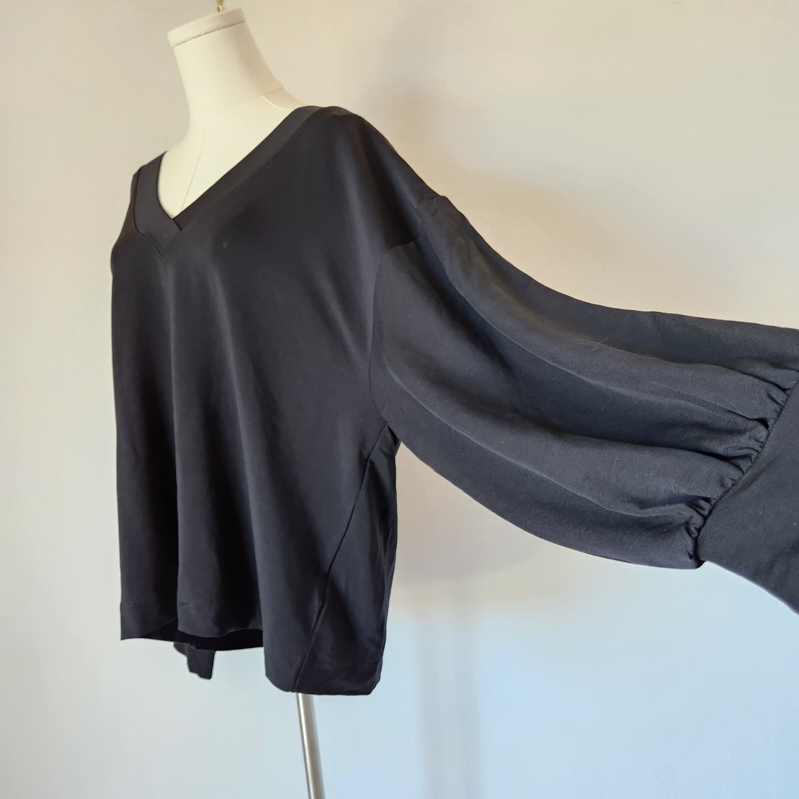 NWT Travis Mathew Women's XL Cloud Terry V-Neck Top Long Sleeve Tencel Black - Thumbnail 6