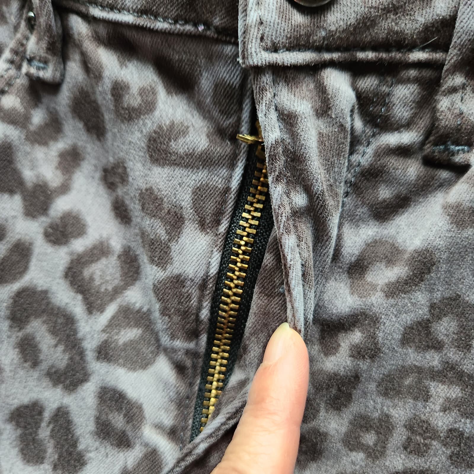 Good American Good Legs Leopard Skinny Jean Stretch Zip Grey Women's 4/27 - Thumbnail 5