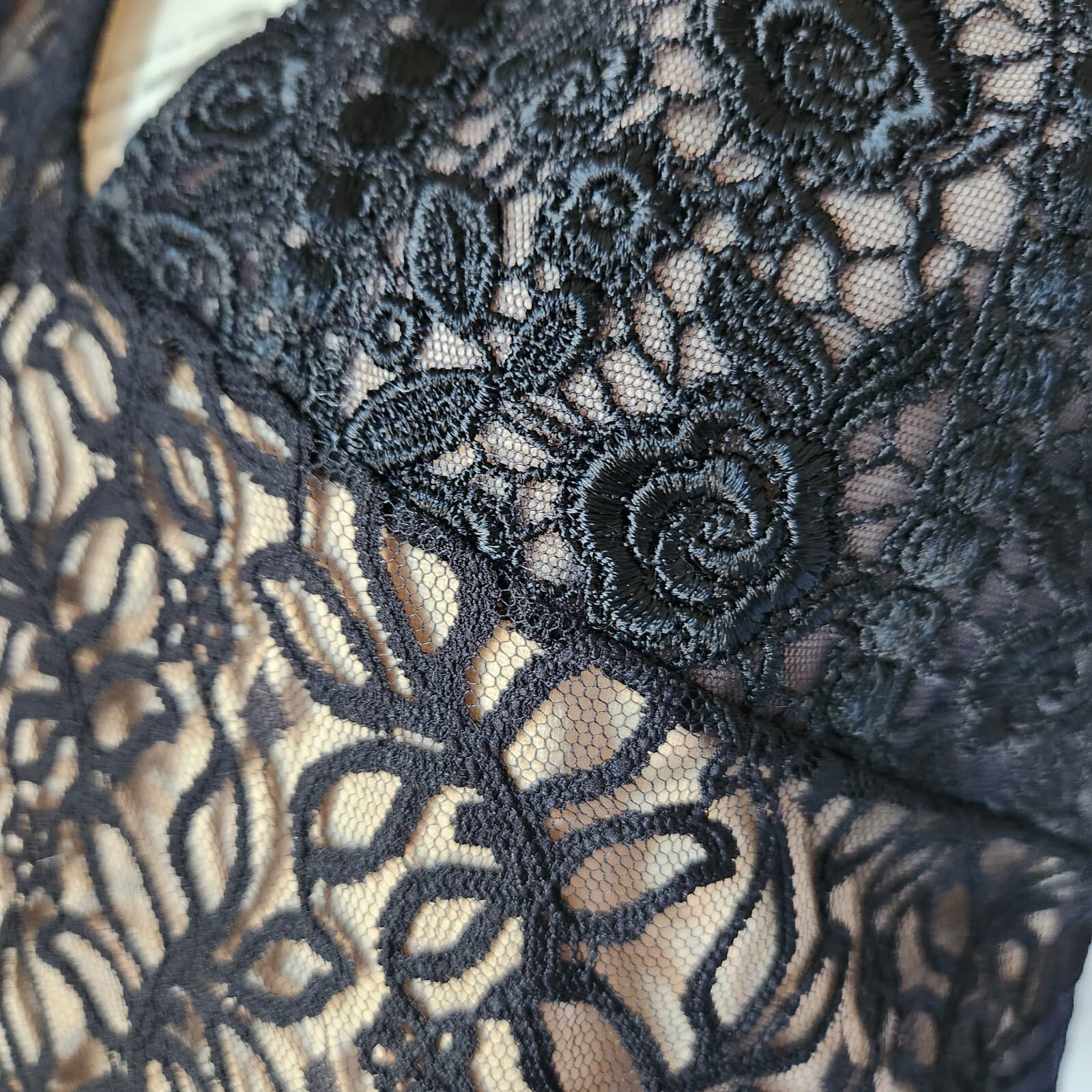 Lafayette 148 NY Lace Mesh Embroidered Tank Top Lined V-Neck Black Tan Women 6 - Thumbnail 3
