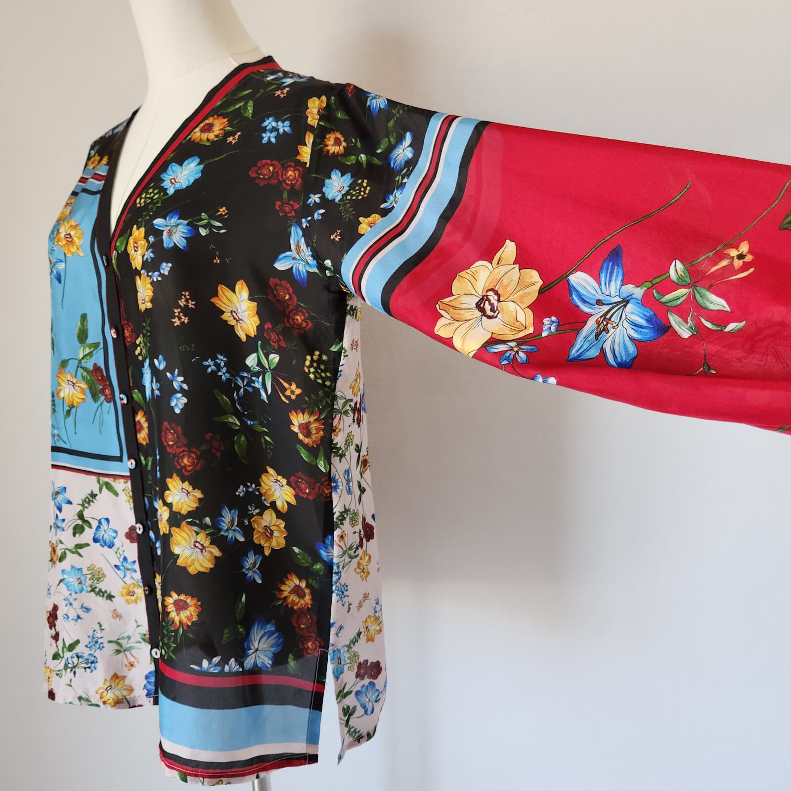 Johnny Was Perdita 100% Silk Satin Button-Front Blouse V-Neck Long Sleeve Sz.S - Thumbnail 4