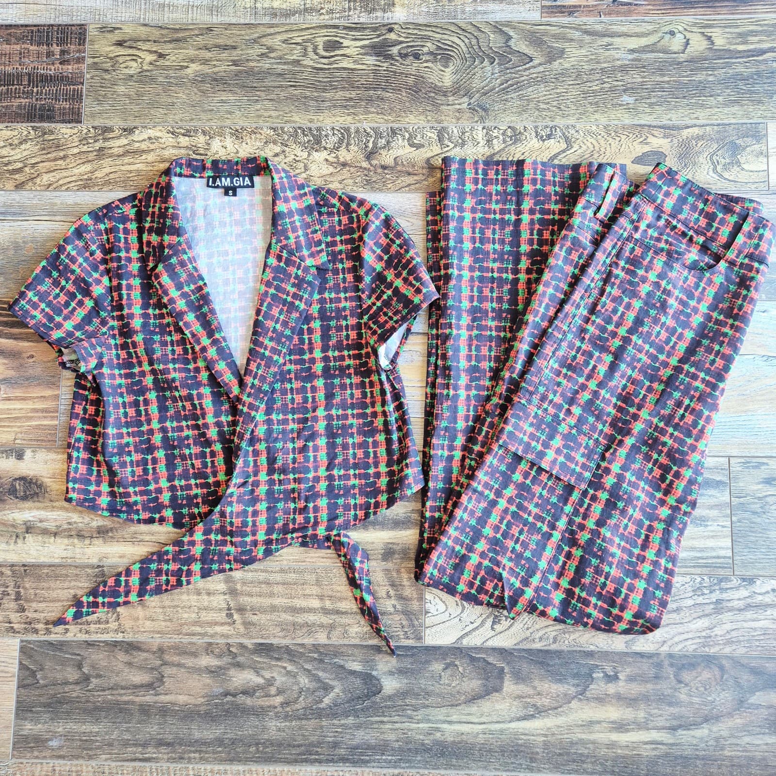 NWoT I.AM.GIA Set of Dante Tie Front Cropped Top Cargo Pants Mulitcolor Size S/M - Thumbnail 4