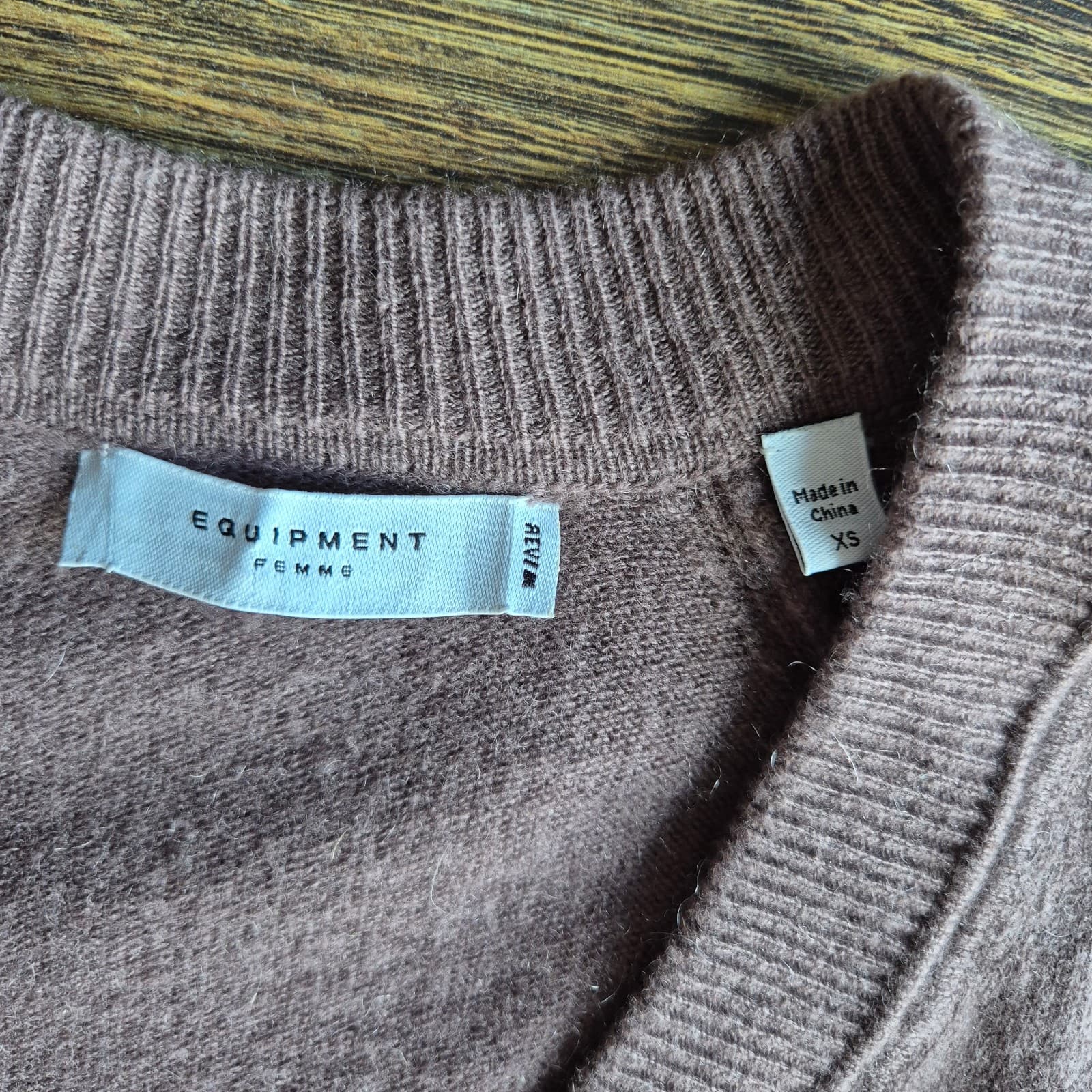 EQUIPMENT 100% Cashmere V-Neck Sweater Pullover Raglan Sleeve Mauve Women's XS - Thumbnail 6