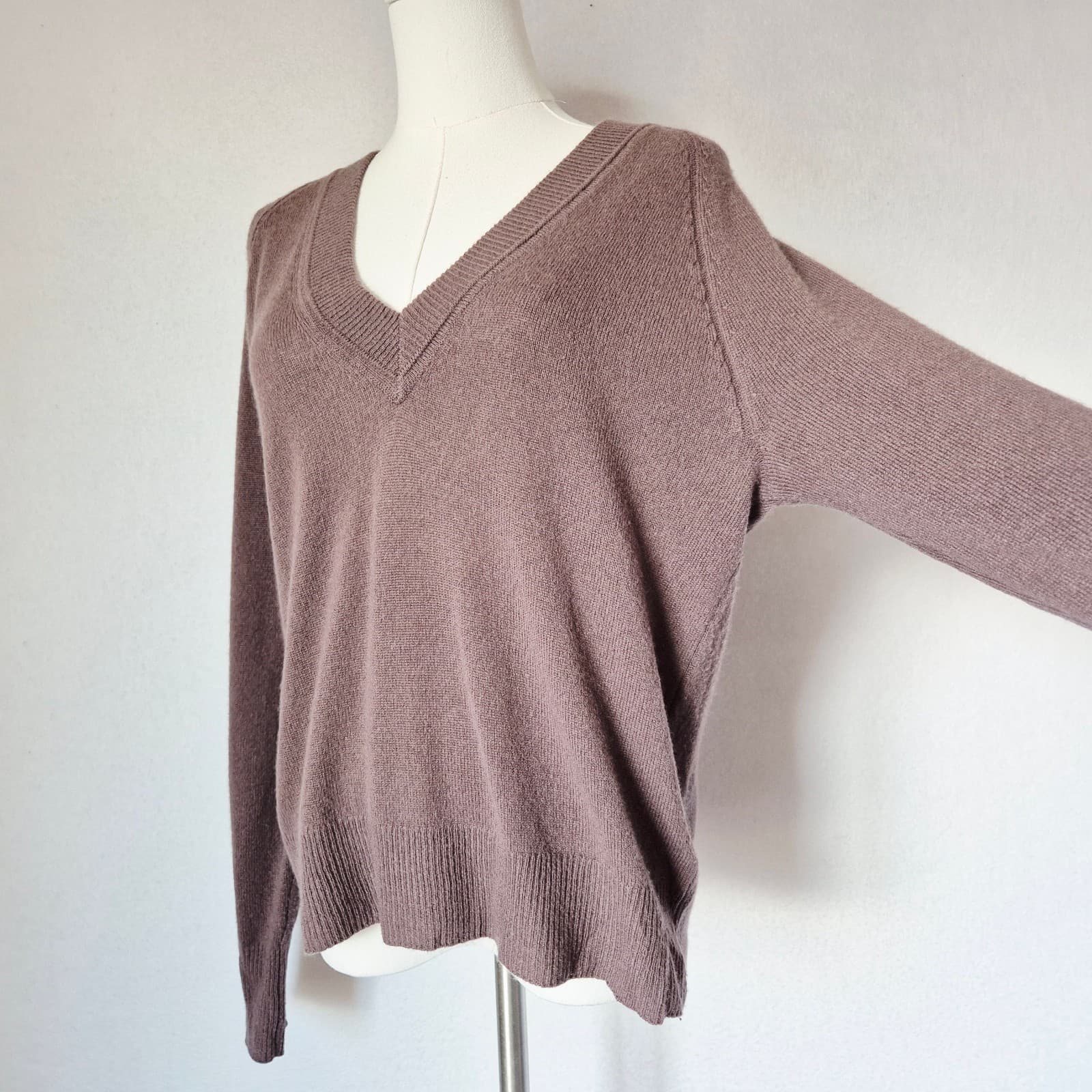 EQUIPMENT 100% Cashmere V-Neck Sweater Pullover Raglan Sleeve Mauve Women's XS - Thumbnail 3