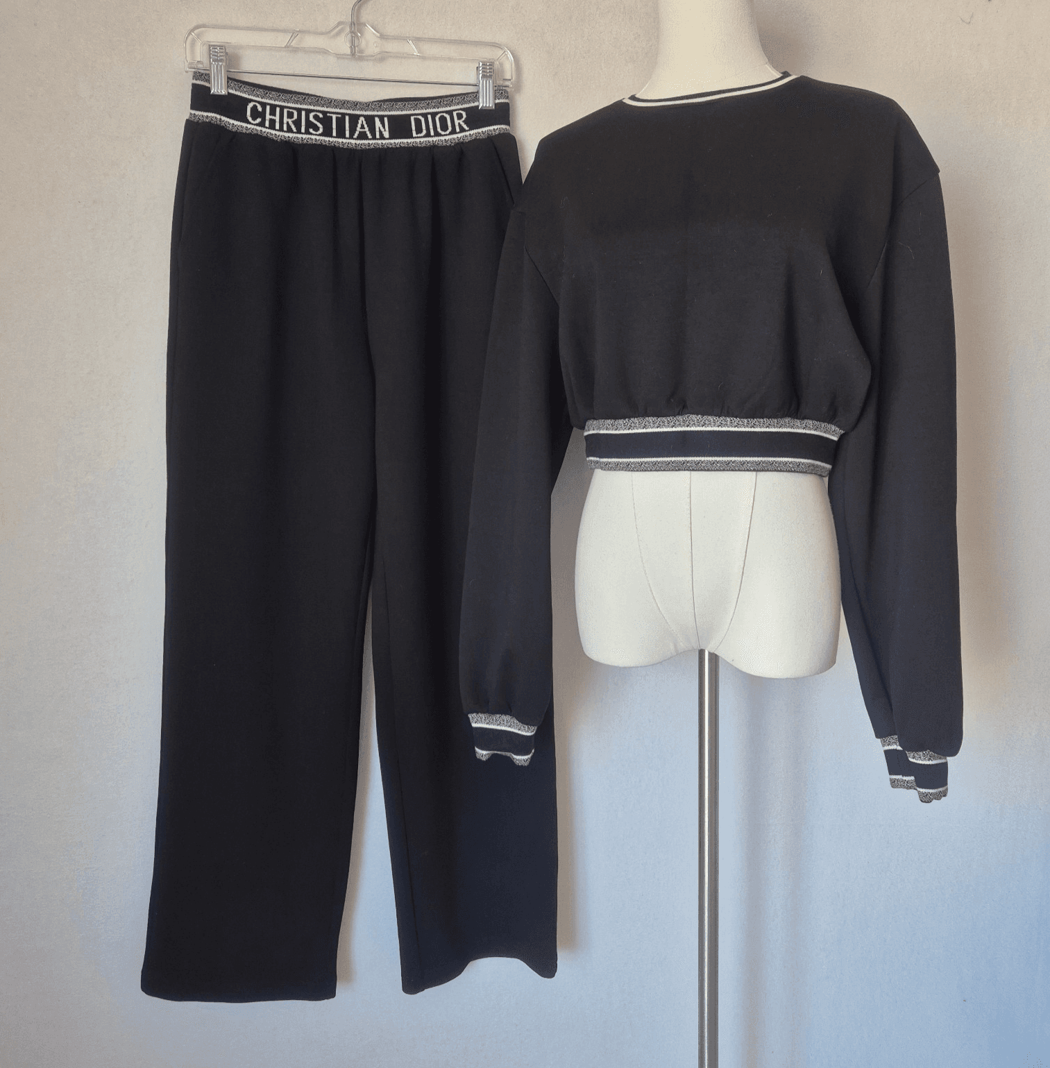 Christian Dior Set of Loungewear Spellout Cropped Sweatshirt Sweatpants Black 4 - Thumbnail 6