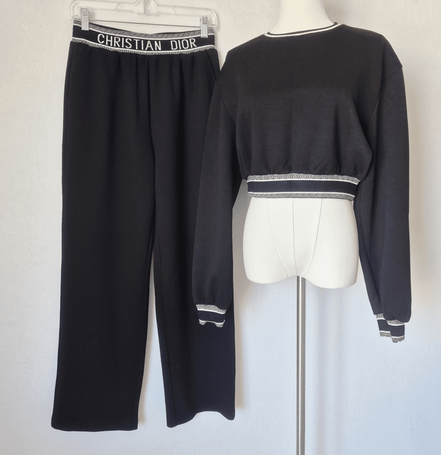 Christian Dior Set of Loungewear Spellout Cropped Sweatshirt Sweatpants Black 4 - Thumbnail 2