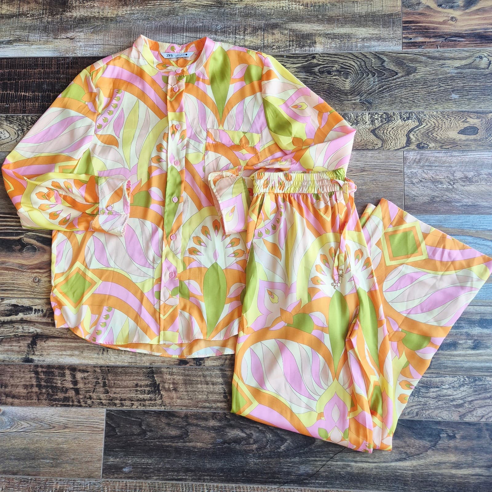 ZARA Set of Muliticolor Printed Satin Top Pants Long Sleeve Straight-Leg Size L - Thumbnail 3