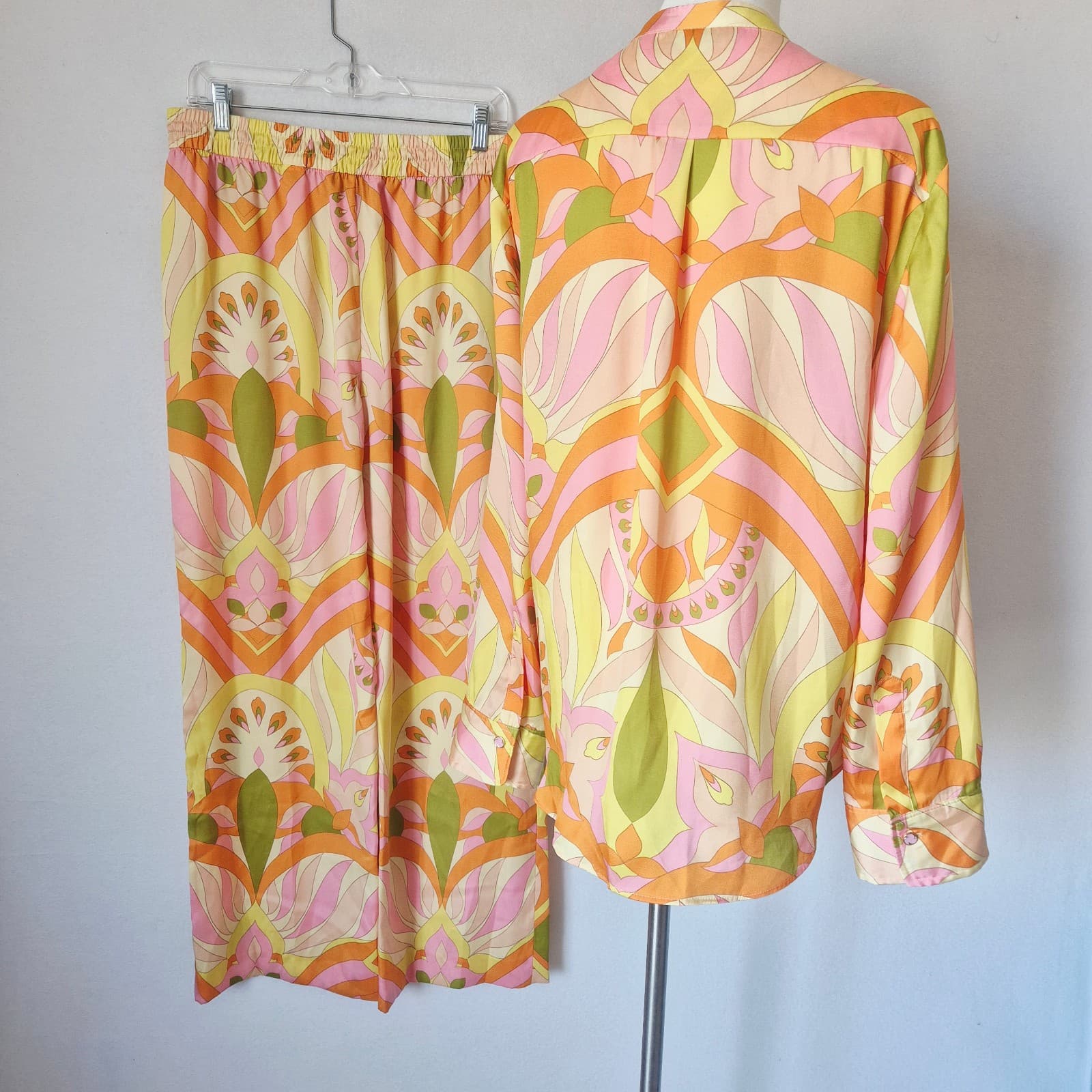ZARA Set of Muliticolor Printed Satin Top Pants Long Sleeve Straight-Leg Size L - Thumbnail 7