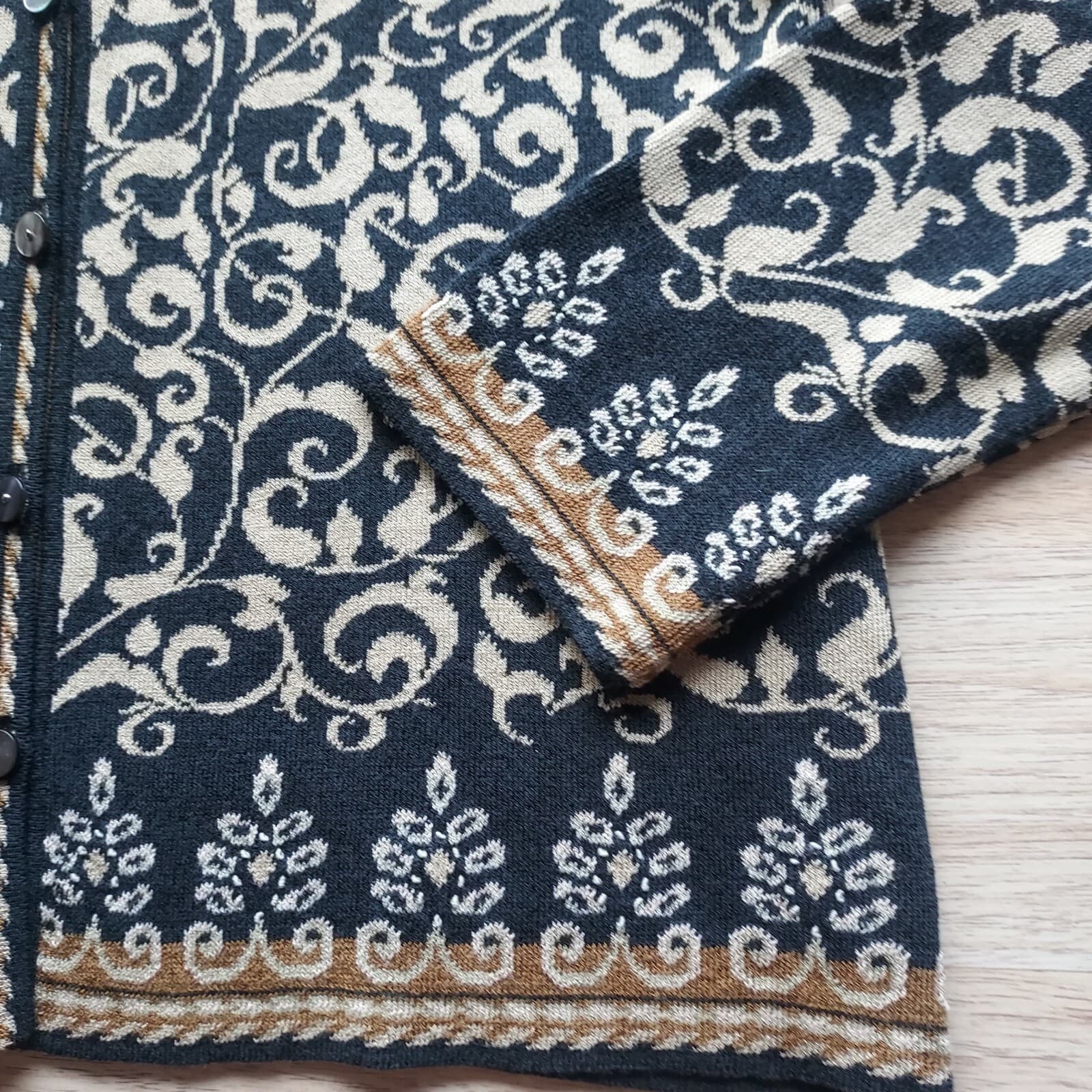 ICELANDIC DESIGN Floral Cardigan Button Cotton Blend Tan-Black Women Chest 40" - Thumbnail 6