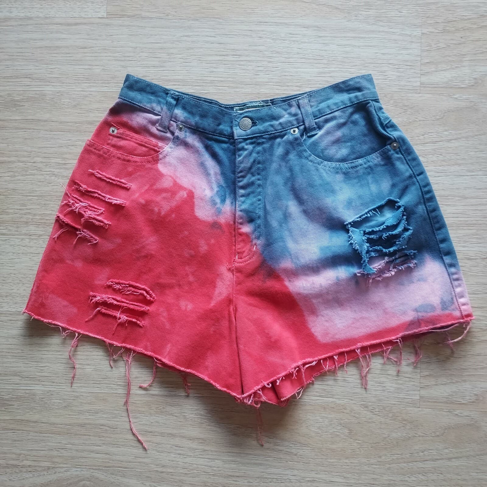 NWT Cenza Acid Wash Distressed Mom Jean Shorts High Rise Zip Blue-Red Women 10
