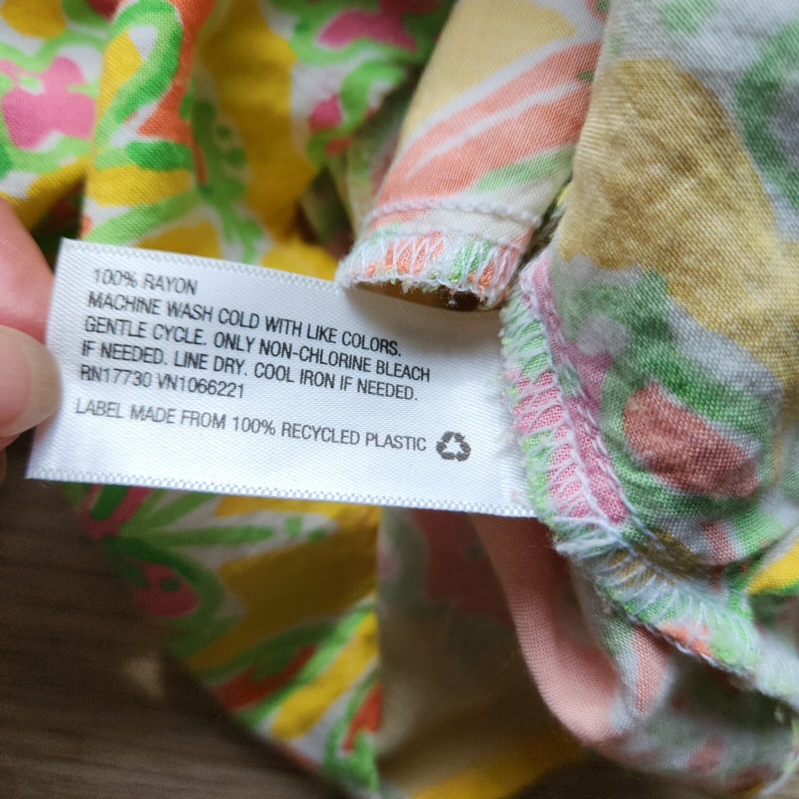 Lilly Pulitzer for Target Challis Happy Place Romper Sleeveless Multicolor Sz.XS - Thumbnail 10