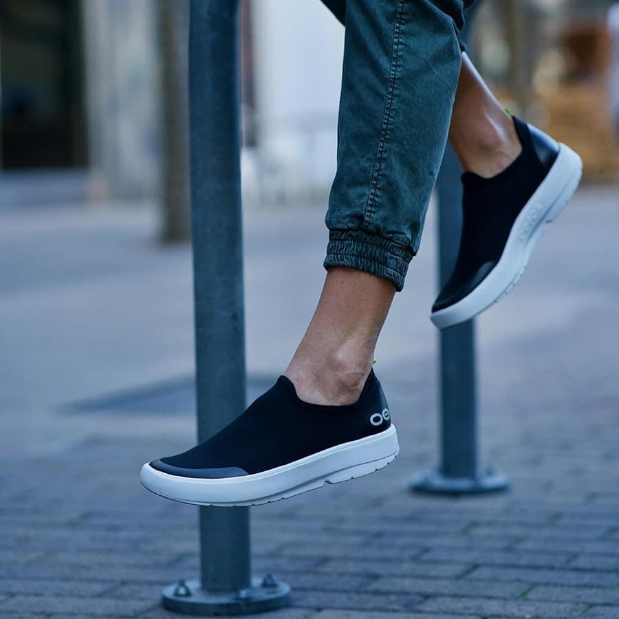 OOFOS OOmg eeZee Low-Top Recovery Shoes Stretch Canvas Black Women EU38 US7 - Thumbnail 3