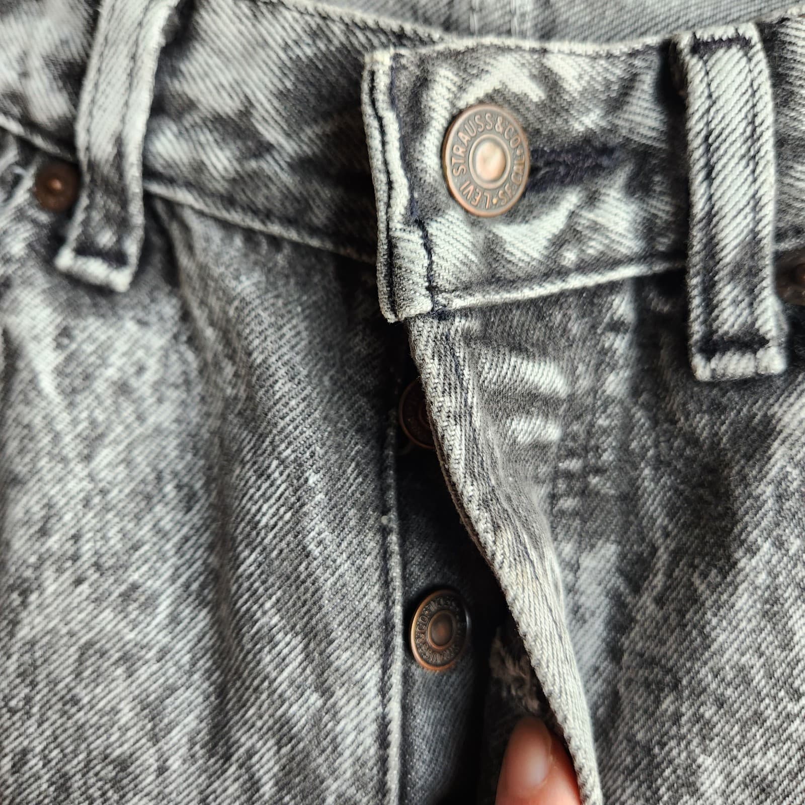 Vintage Levi's 501 Made in USA Grey Acid Washed Button-Fly Straigth Jean Mens 30 - Thumbnail 4