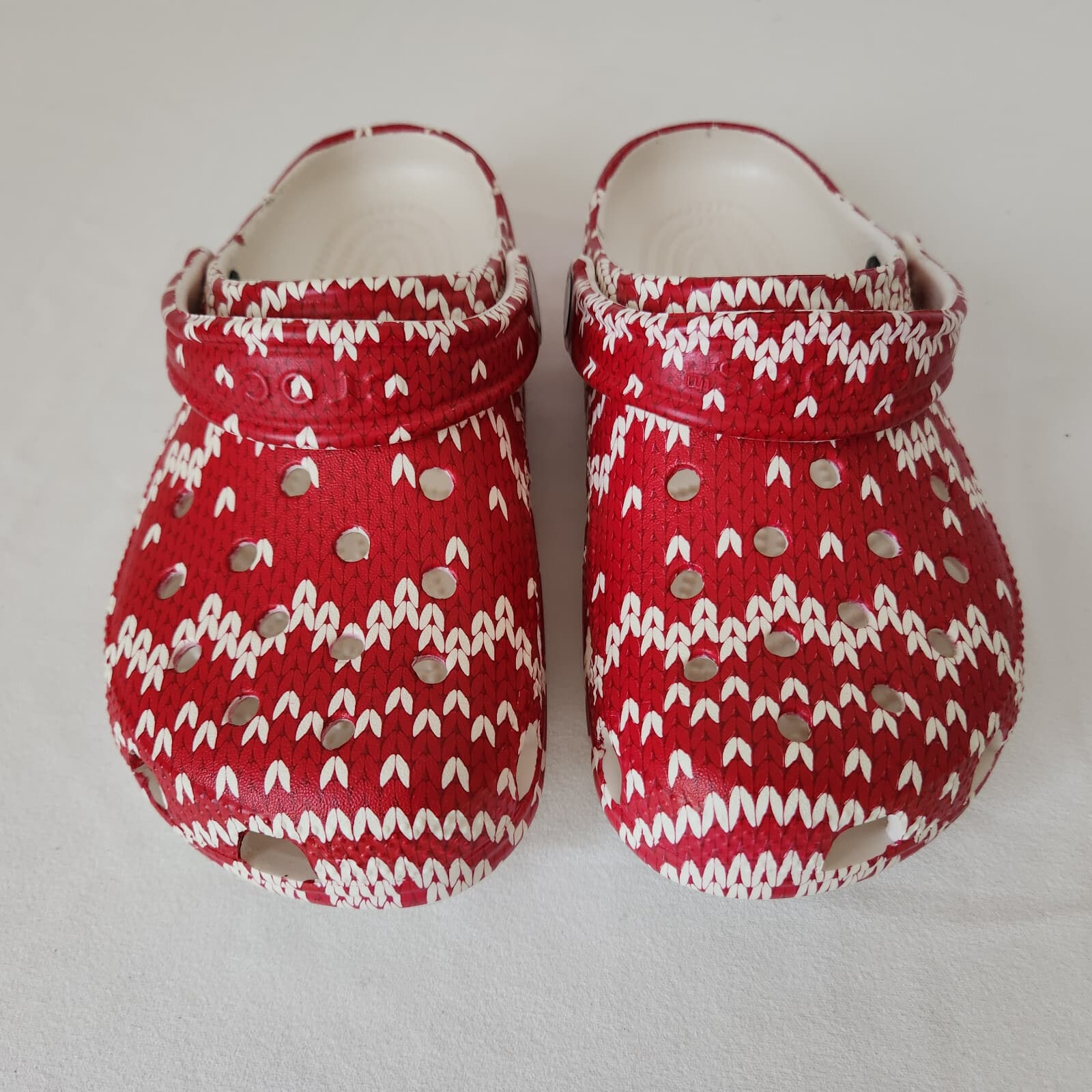 CROCS Classic Holiday Sweater Clogs Comfort Heel Strap Red White Unisex USM3 W5 - Thumbnail 11