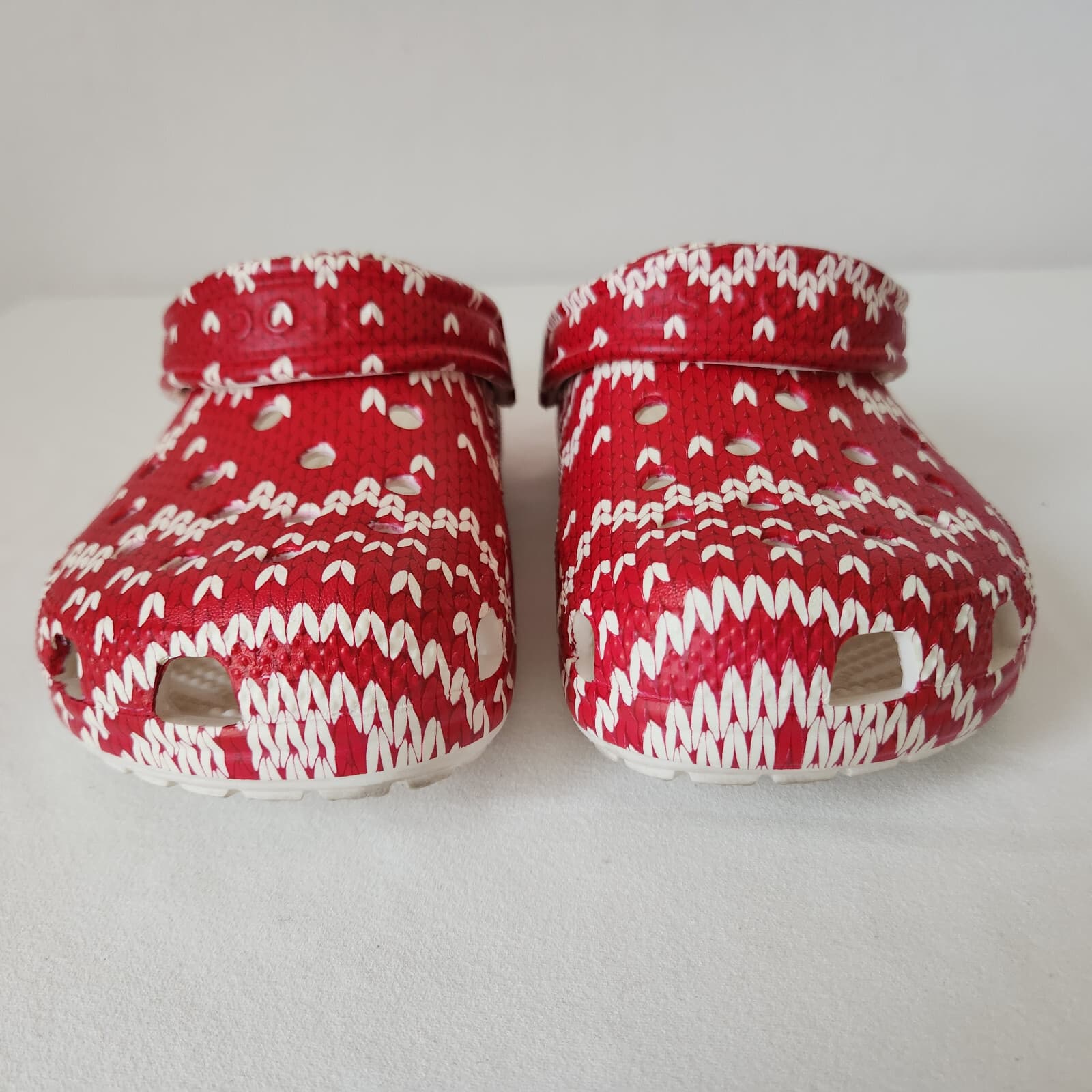 CROCS Classic Holiday Sweater Clogs Comfort Heel Strap Red White Unisex USM3 W5 - Thumbnail 10