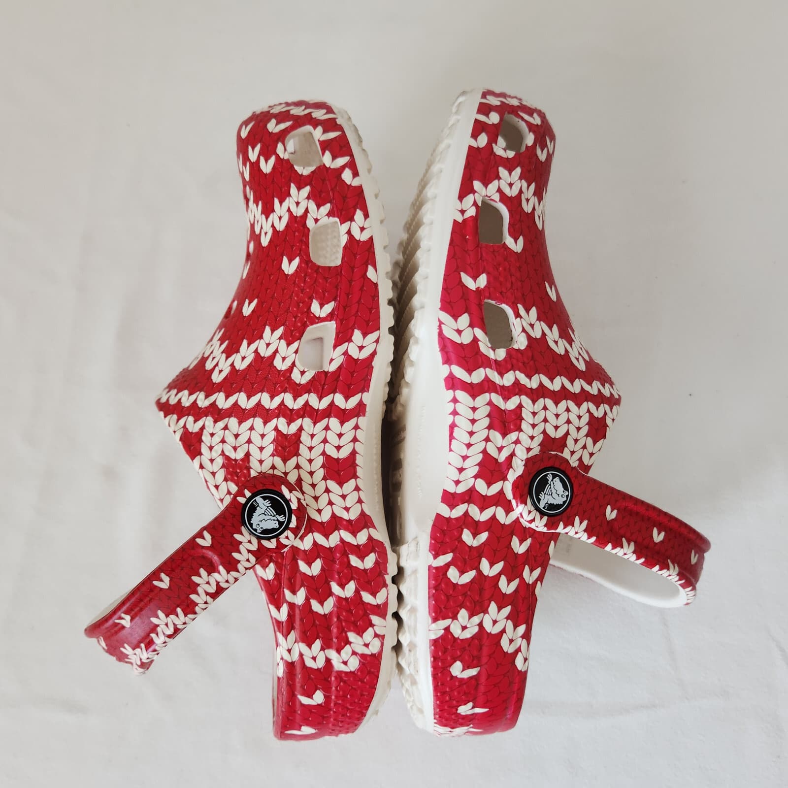 CROCS Classic Holiday Sweater Clogs Comfort Heel Strap Red White Unisex USM3 W5 - Thumbnail 6