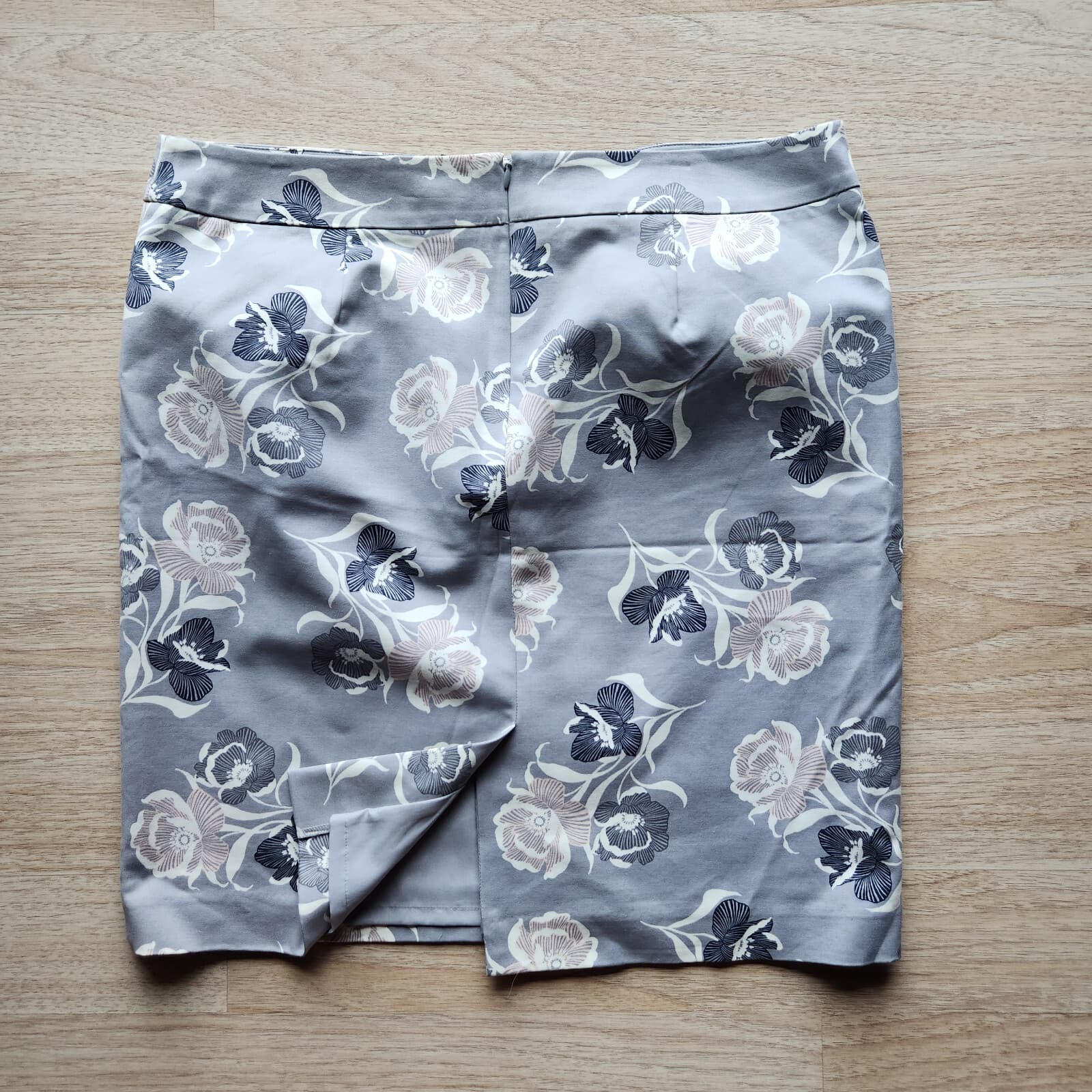 NWT Ann Taylor Floral Mini Pencil Skirt Cotton Blend Grey Women Plus Size 16 $90 - Thumbnail 2