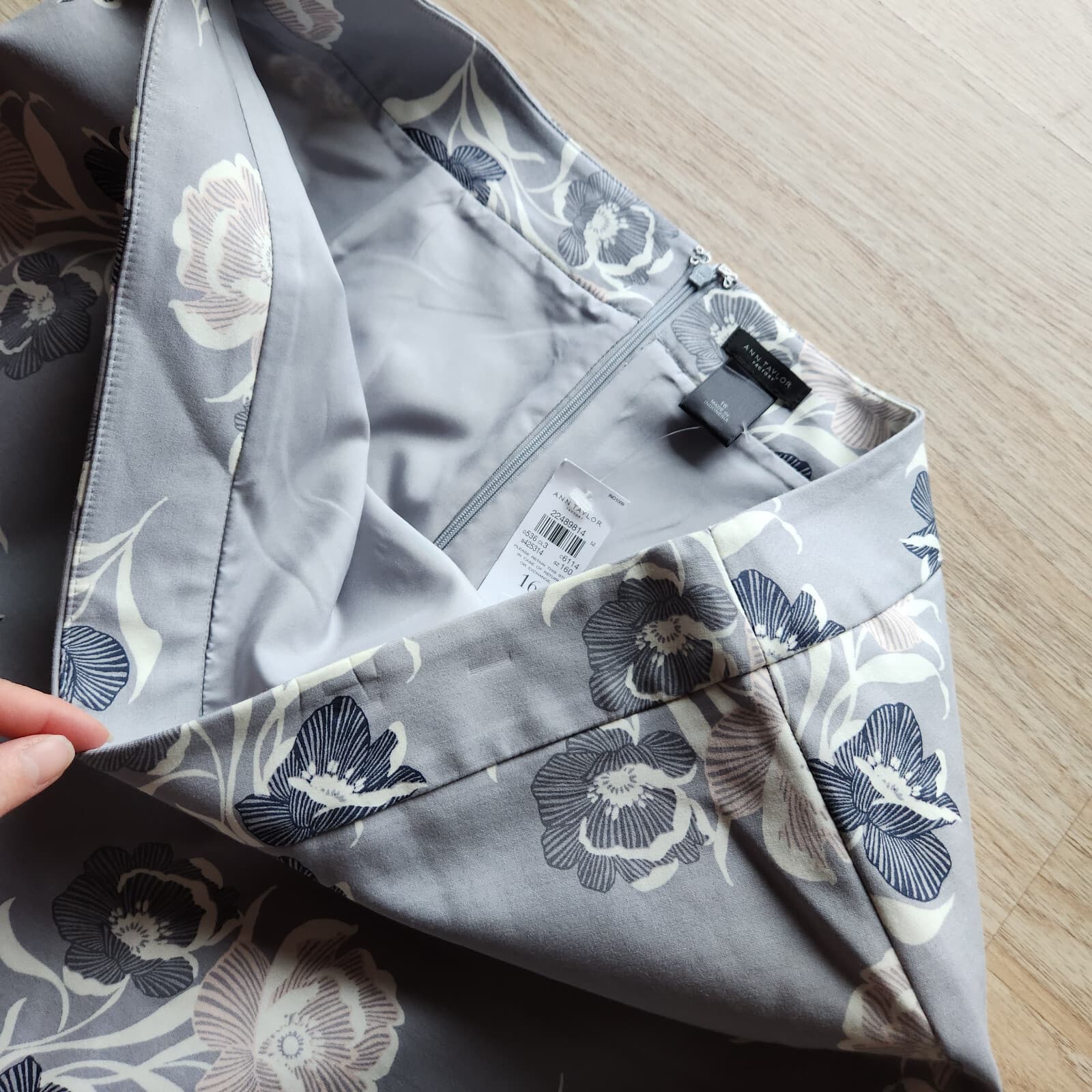 NWT Ann Taylor Floral Mini Pencil Skirt Cotton Blend Grey Women Plus Size 16 $90 - Thumbnail 3