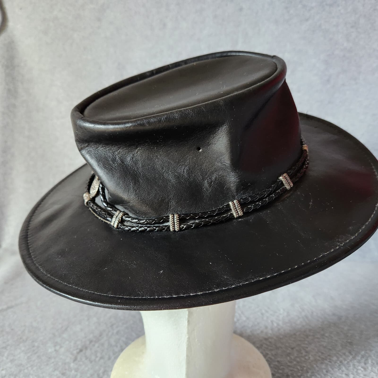 Minnetonka The Silverthorne Cowboy Hat Braided Medallion Black Genuine Leather M - Thumbnail 4