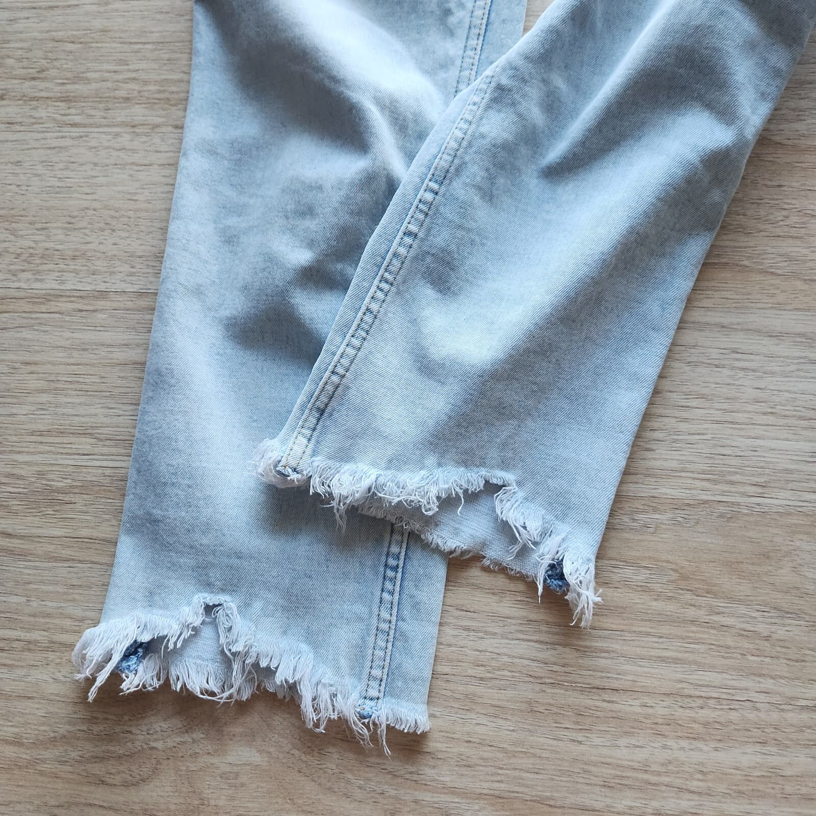 Abercrombie & Fitch Ultra High Rise Ankle Straight Jean Frayed Hem Button-Fly 25 - Thumbnail 5