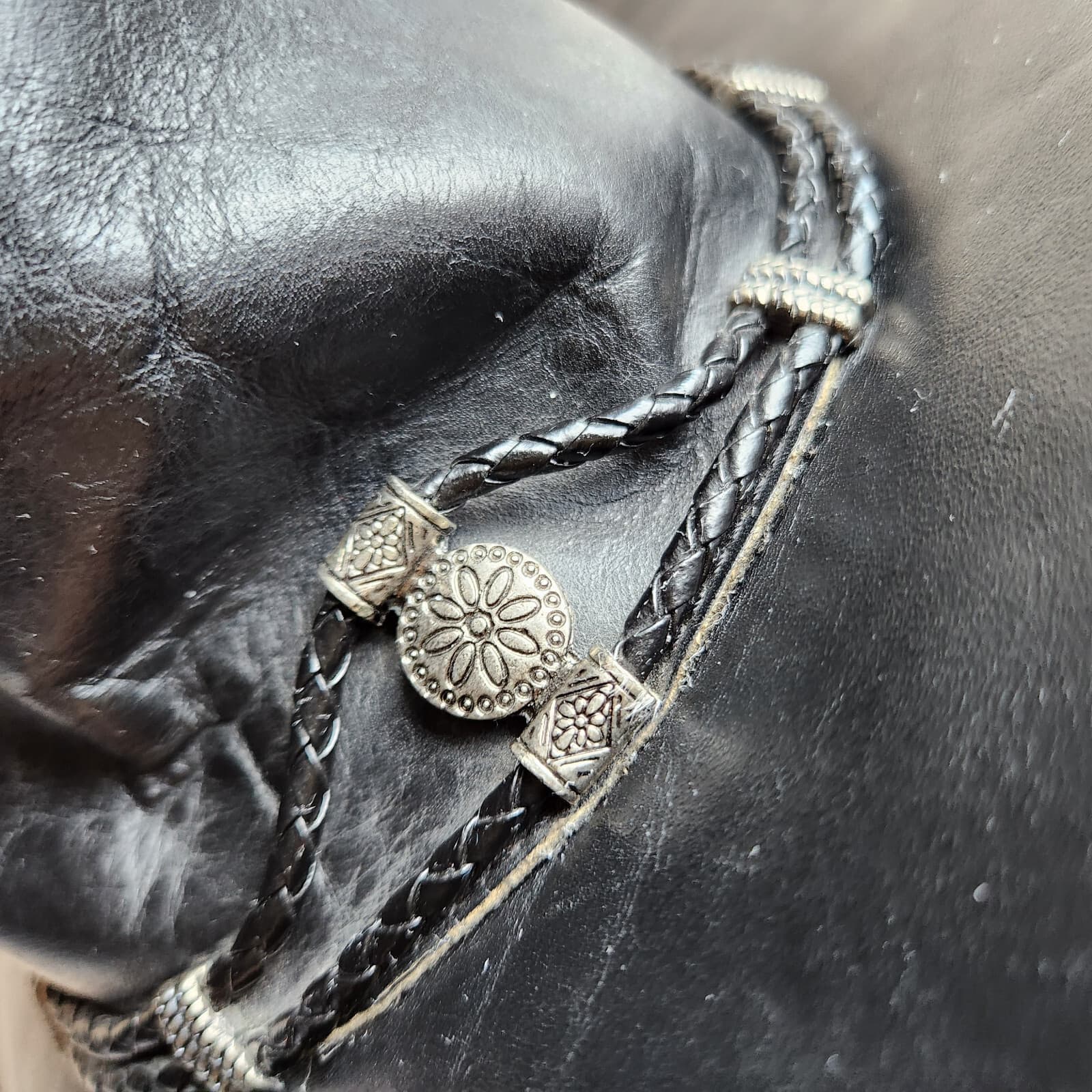 Minnetonka The Silverthorne Cowboy Hat Braided Medallion Black Genuine Leather M - Thumbnail 9