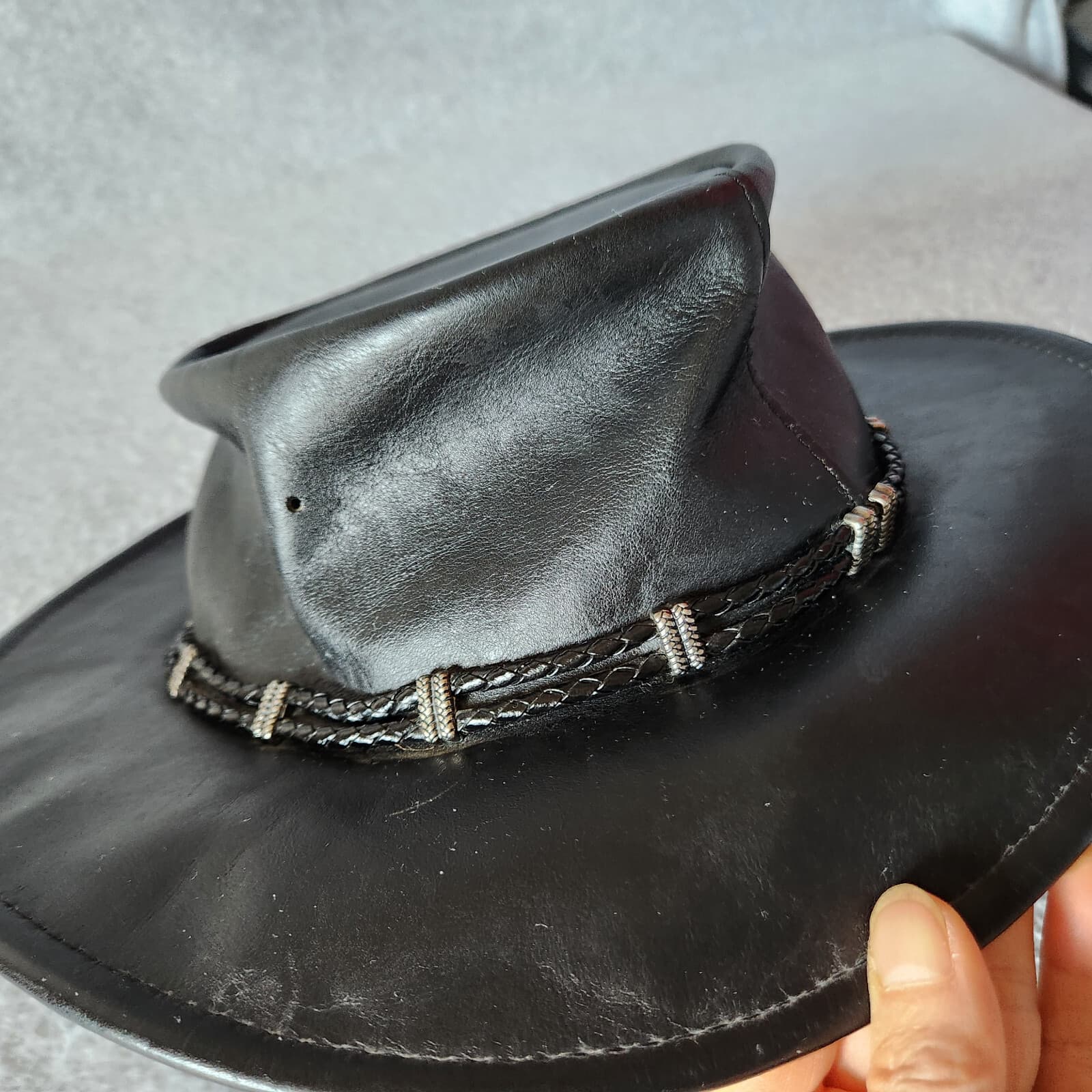 Minnetonka The Silverthorne Cowboy Hat Braided Medallion Black Genuine Leather M - Thumbnail 7