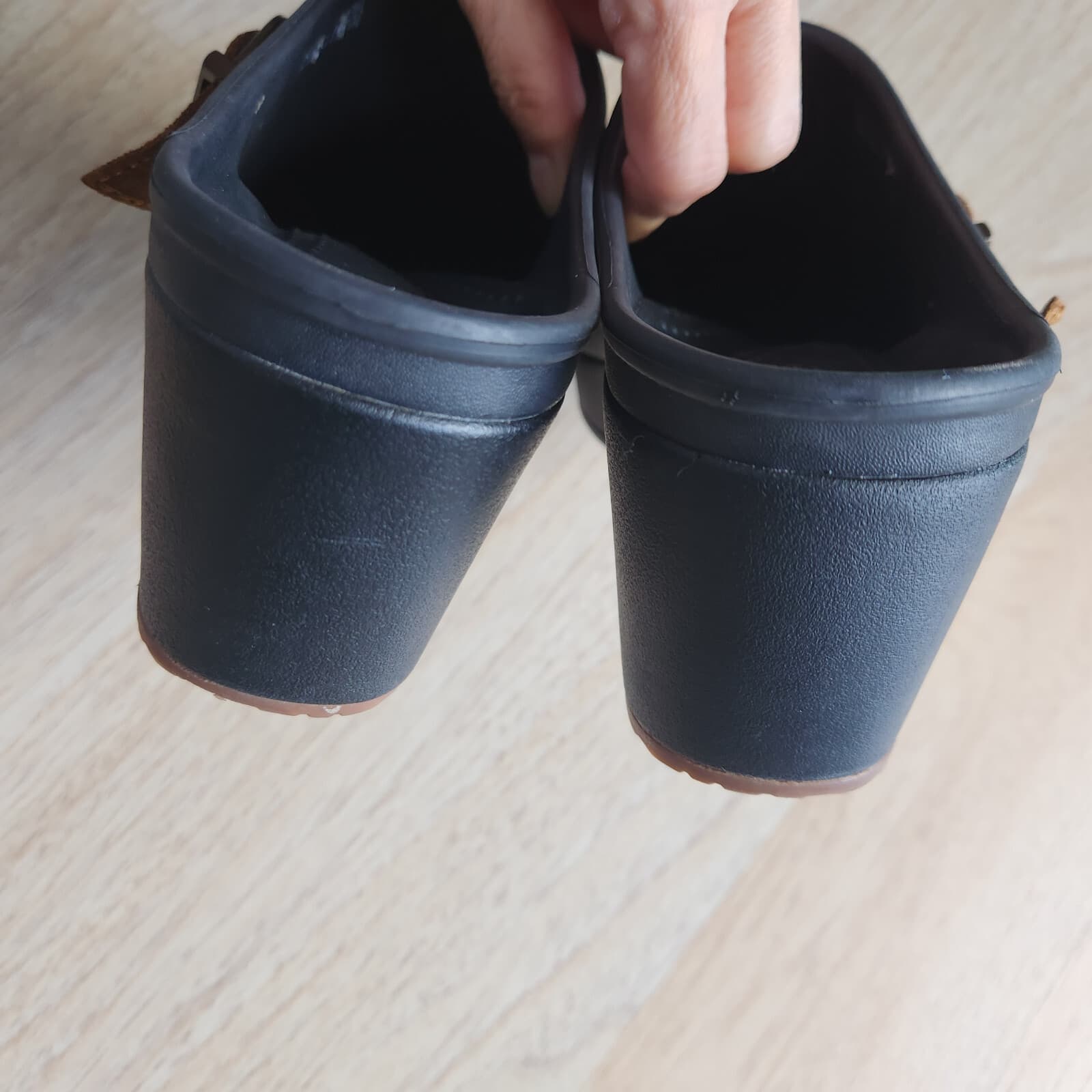 Crocs Sarah Mule Clog Suede Strap Buckle Slide-On 2" Heel Black Women's US9 - Thumbnail 11