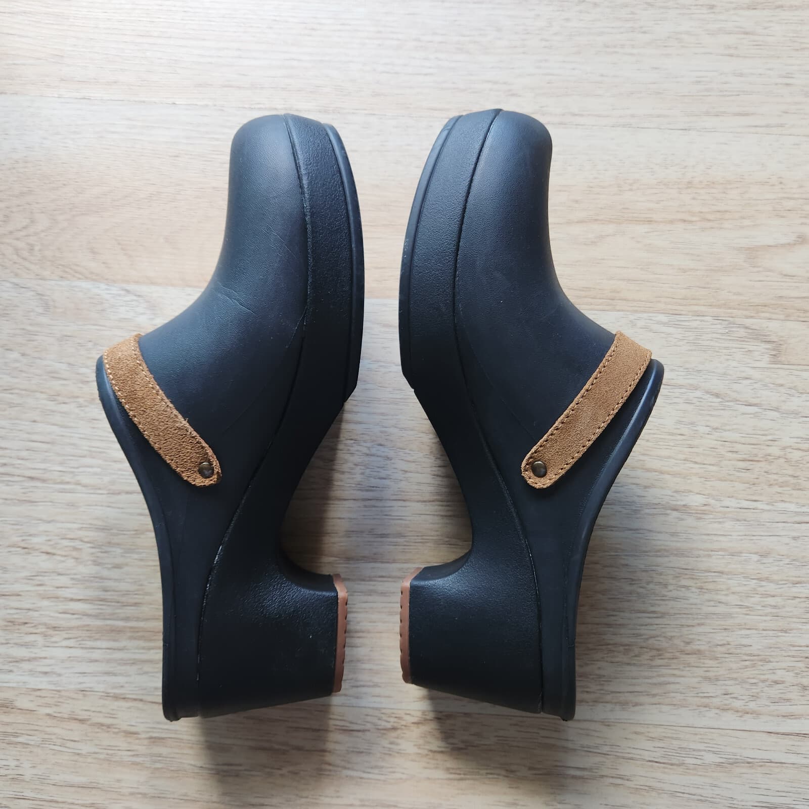Crocs Sarah Mule Clog Suede Strap Buckle Slide-On 2" Heel Black Women's US9 - Thumbnail 7