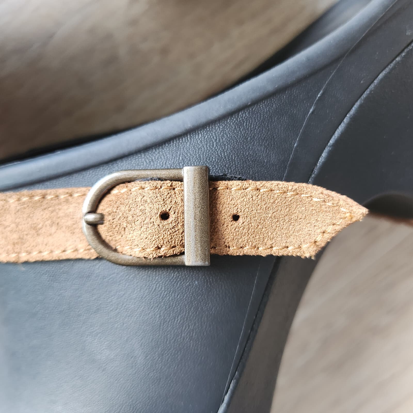 Crocs Sarah Mule Clog Suede Strap Buckle Slide-On 2" Heel Black Women's US9 - Thumbnail 5