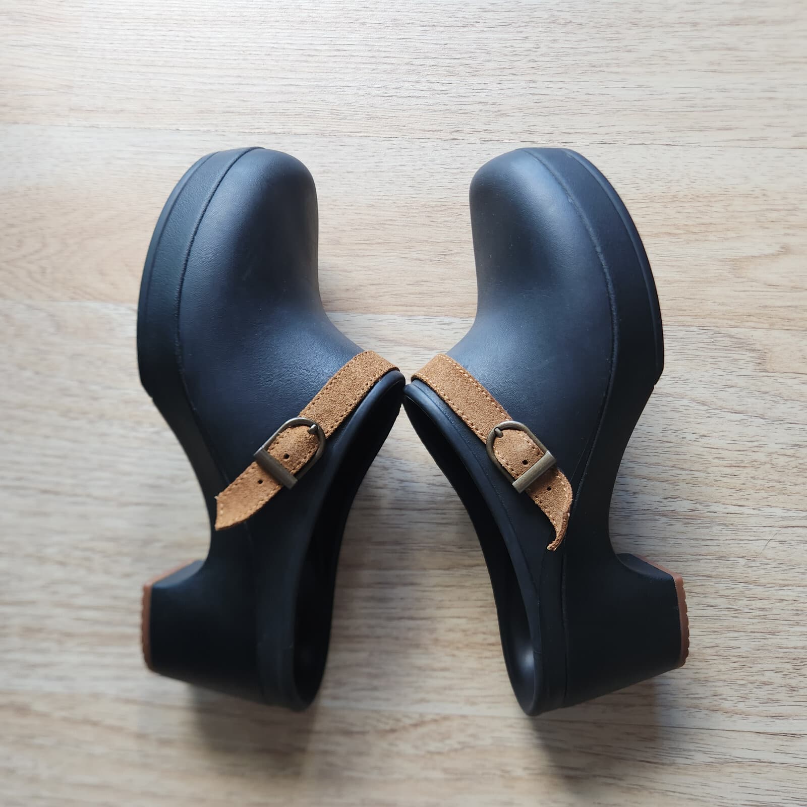 Crocs Sarah Mule Clog Suede Strap Buckle Slide-On 2" Heel Black Women's US9 - Thumbnail 6