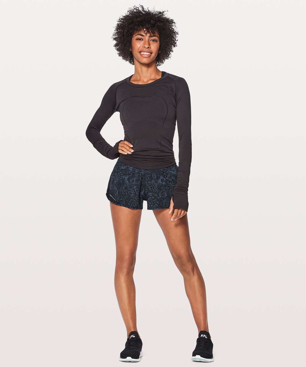 Lululemon Hotty Hot Short II 2.5" Built-in Liner Pocket Pulse Capri Black Sz.4 - Thumbnail 3