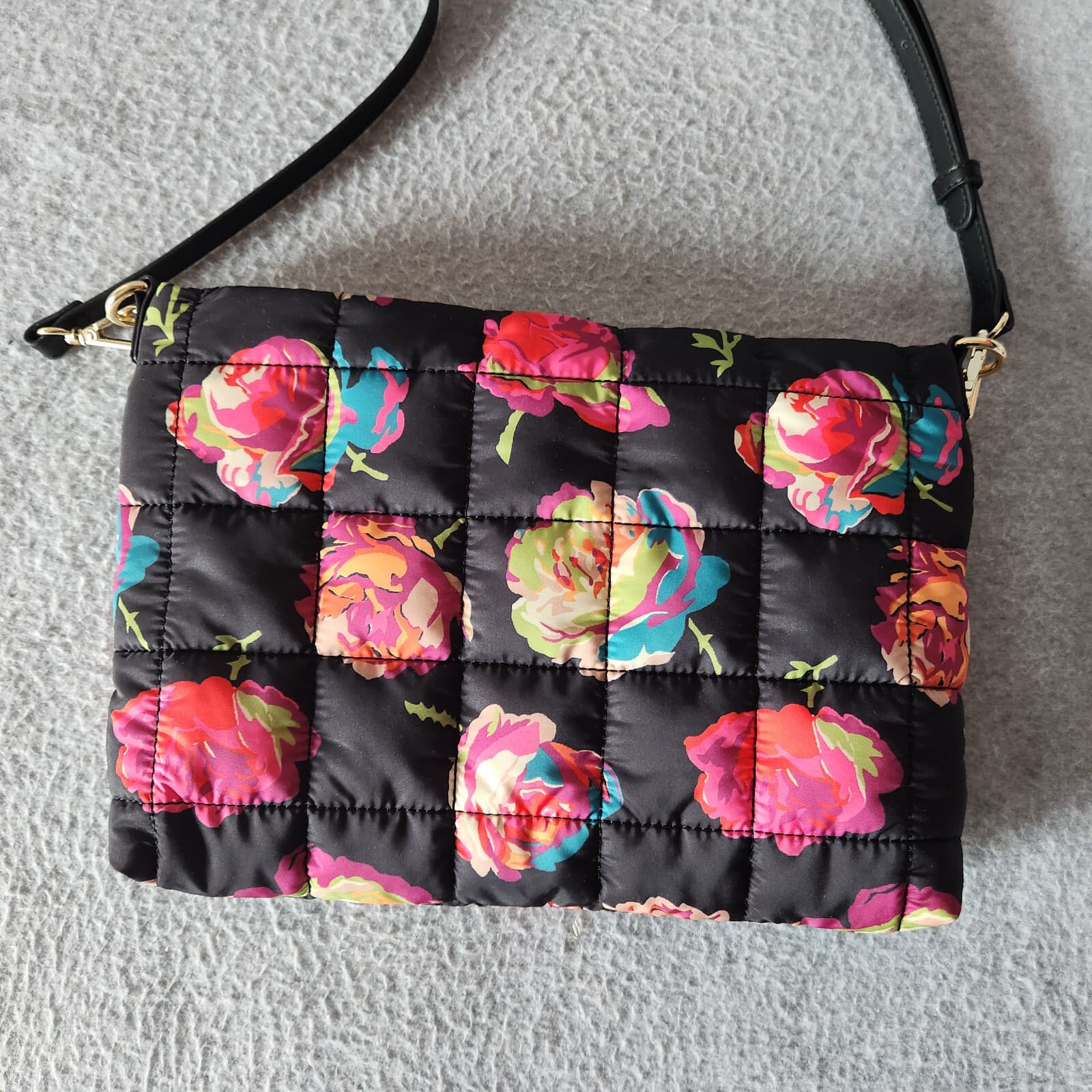 Betsey Johnson Puffy Posey Floral Quilted Crossbody Bag Gold-Tone Hardware - Thumbnail 4
