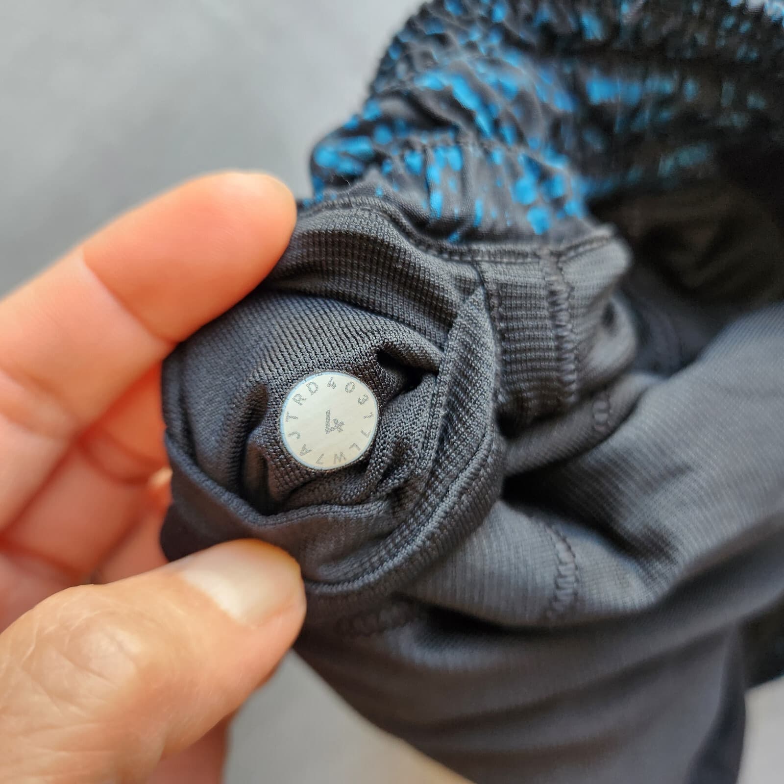 Lululemon Hotty Hot Short II 2.5" Built-in Liner Pocket Pulse Capri Black Sz.4 - Thumbnail 11