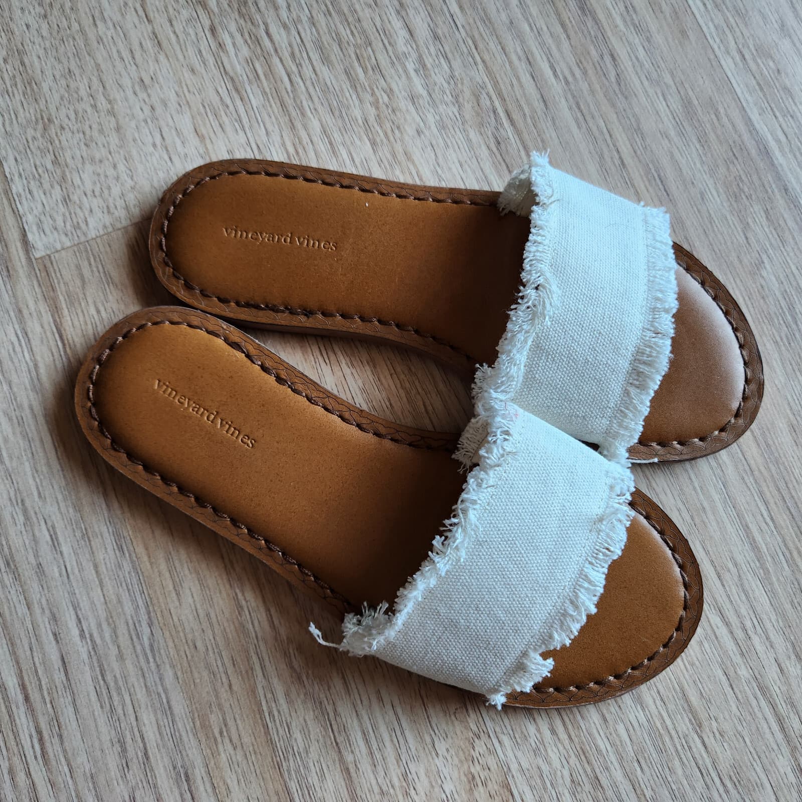 Vineyard Vines $78 Faryed Hem Canvas Slide Sandals Flat Open-Toe White Women US7 - Thumbnail 3