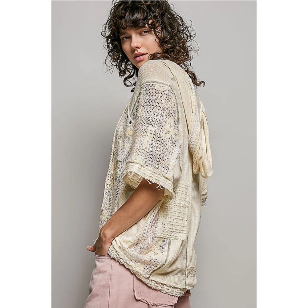 V-Neck Short Sleeve Crochet Contrast Solid Top - Thumbnail 3
