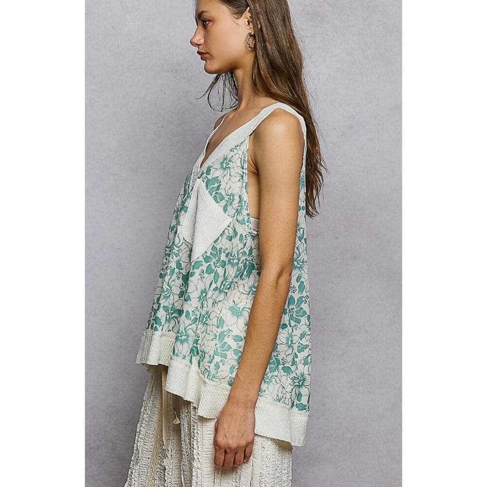 POL Floral V-Neck Flowy Top with Front Pocket - Black - Thumbnail 7