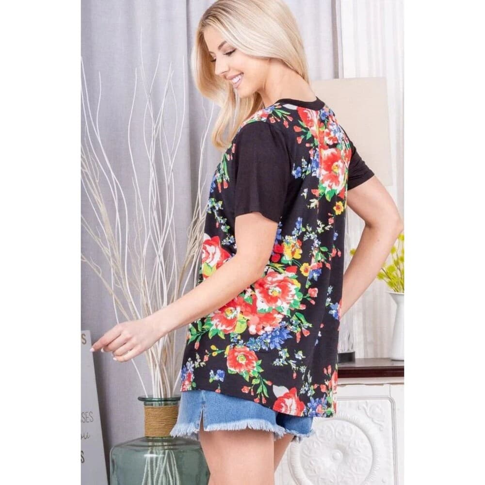 Pop of Color Floral V-Neck Tee in Black - Thumbnail 3